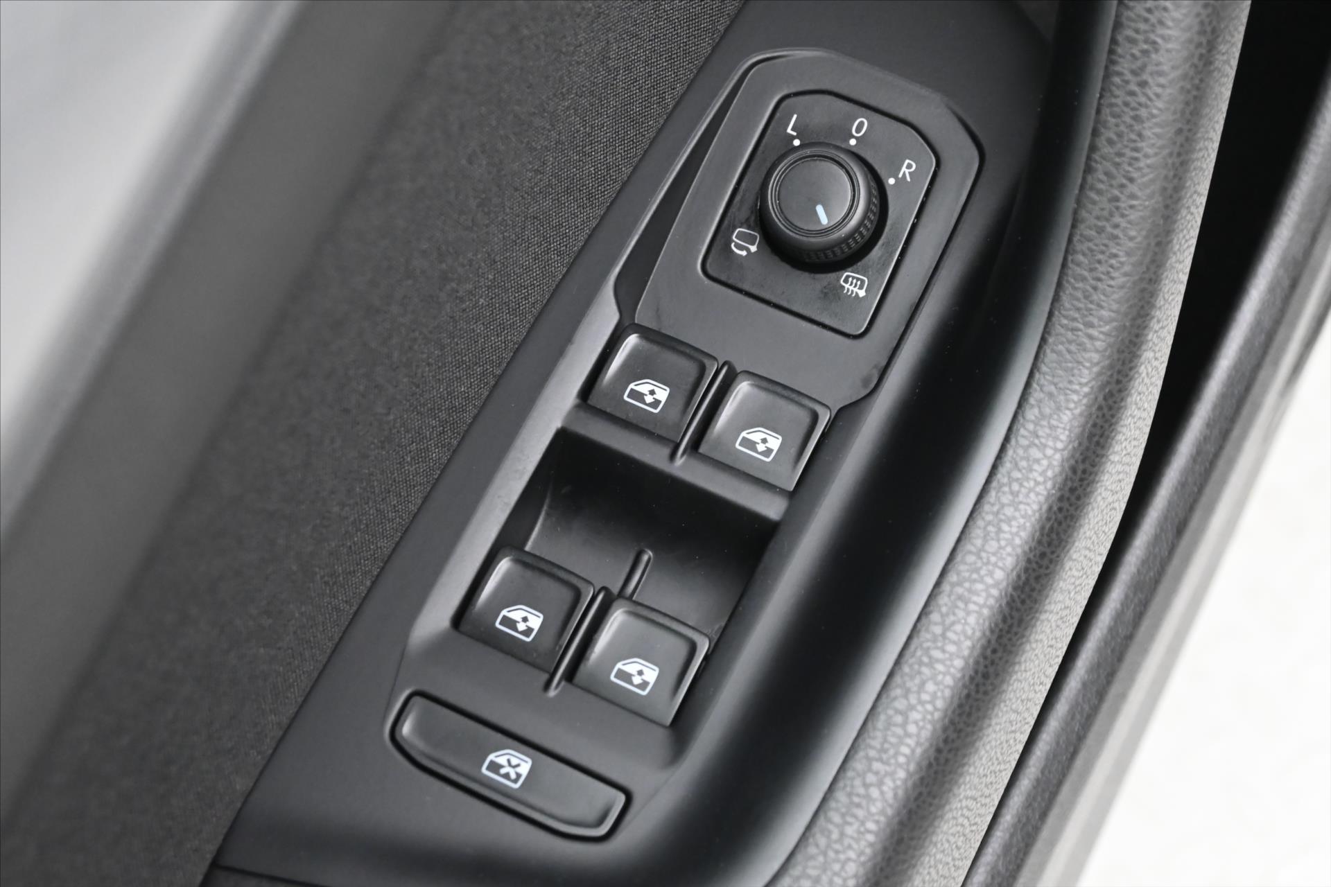 Hlavní fotografie vozu Volkswagen Passat 2,0 TDI 110 kW DSG Business ZÁRUKA AŽ 5 LET (26)