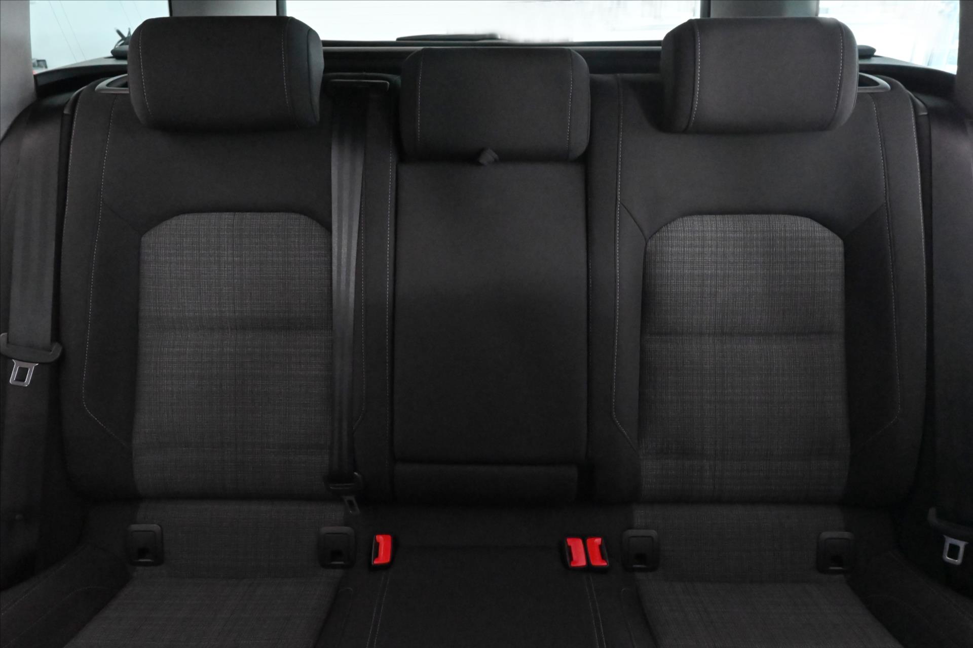 Hlavní fotografie vozu Volkswagen Passat 2,0 TDI 110 kW DSG Business ZÁRUKA AŽ 5 LET (28)