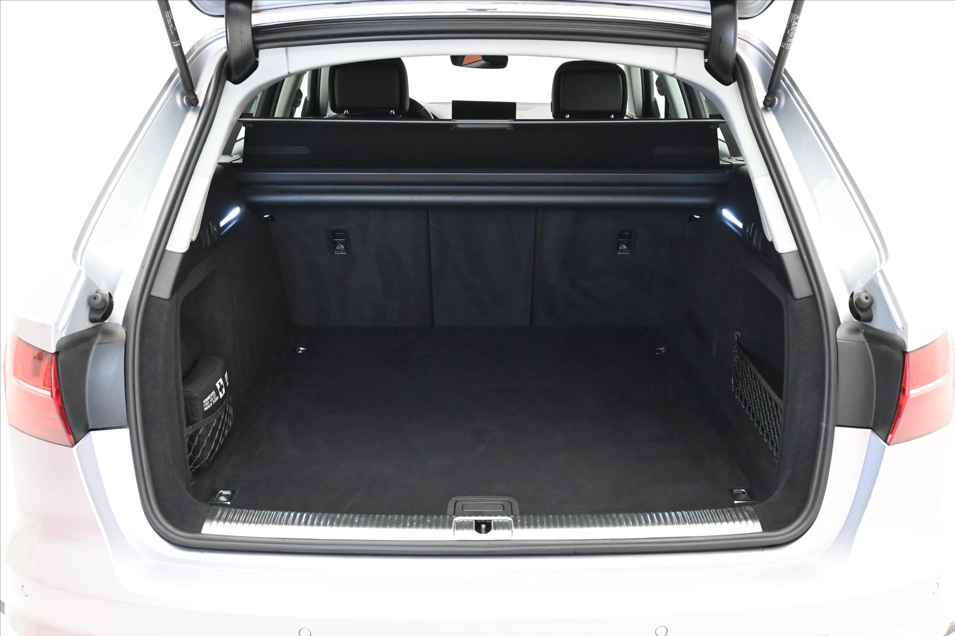 Hlavní fotografie vozu Audi A4 2,0 TDI 120 kW S Tronic Záruka až 5 let (11)