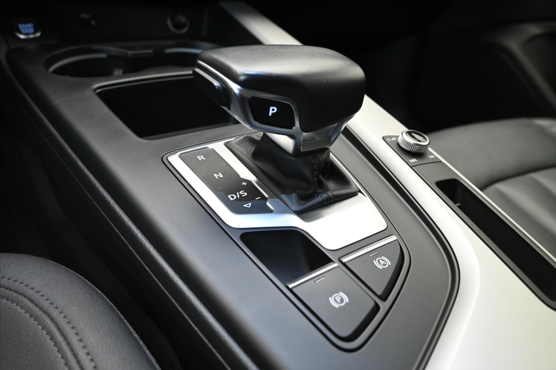 Hlavní fotografie vozu Audi A4 2,0 TDI 120 kW S Tronic Záruka až 5 let (24)