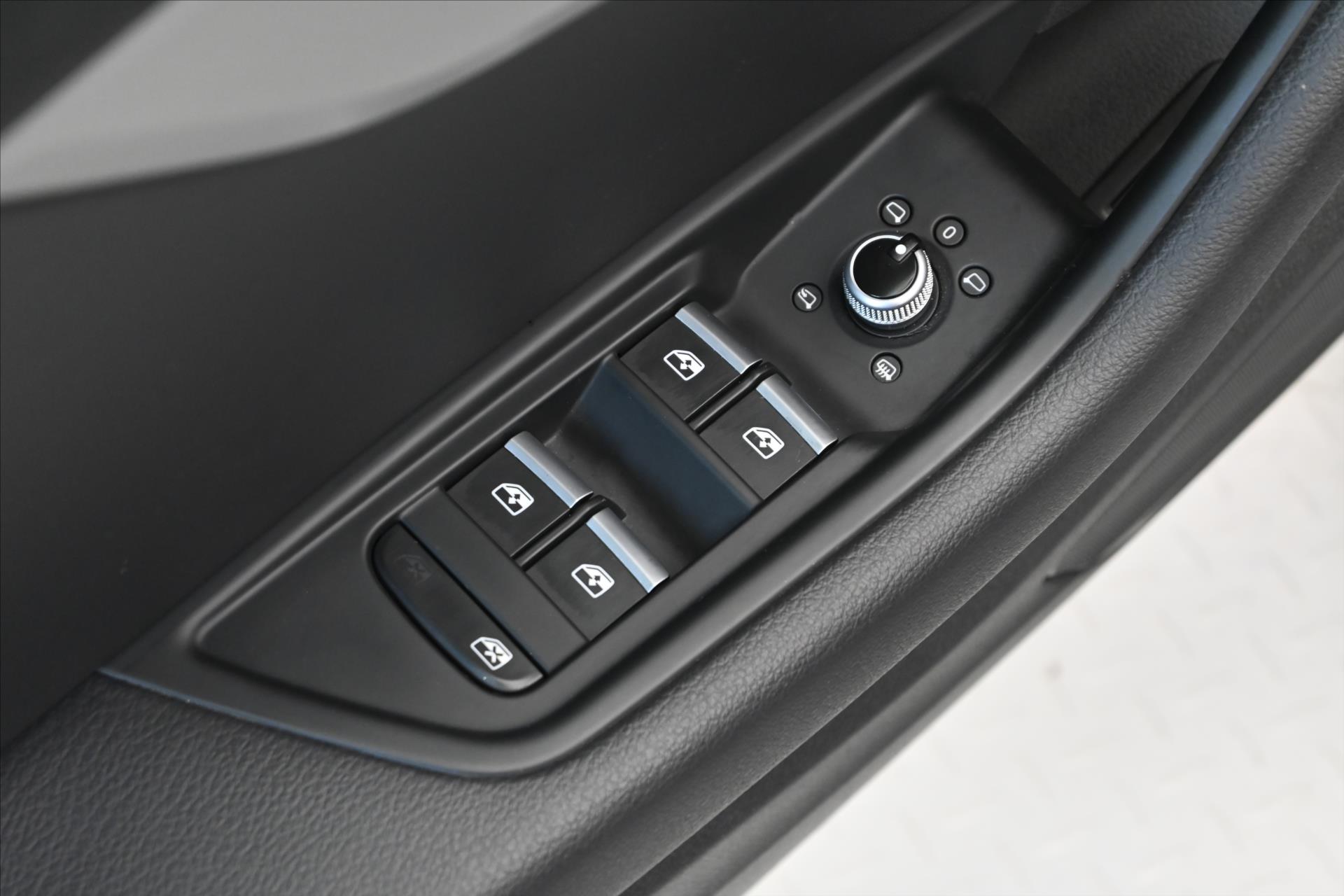 Hlavní fotografie vozu Audi A4 2,0 TDI 120 kW S Tronic Záruka až 5 let (26)