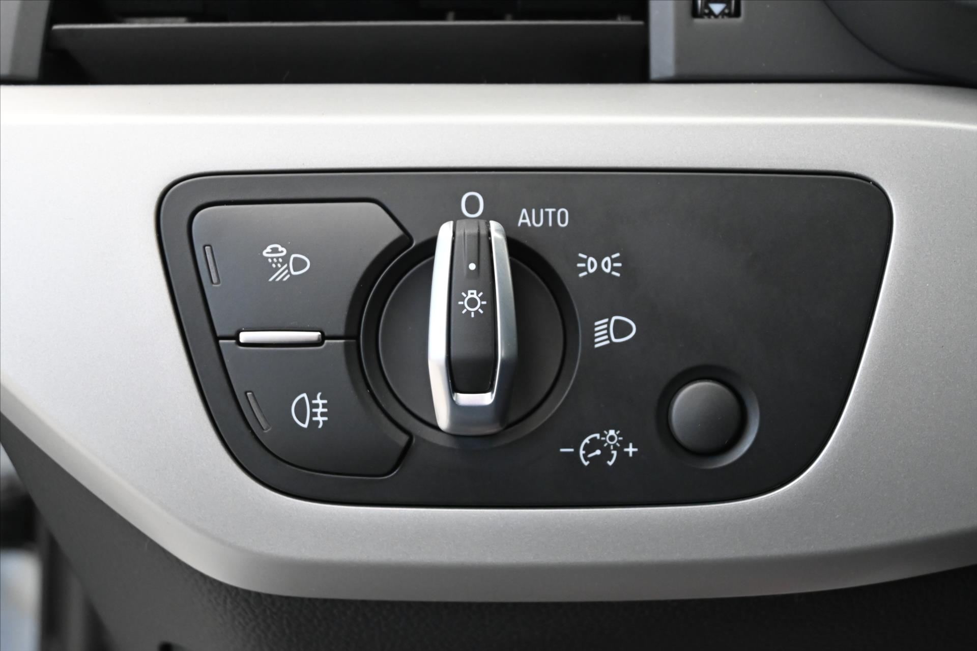 Hlavní fotografie vozu Audi A4 2,0 TDI 120 kW S Tronic Záruka až 5 let (27)