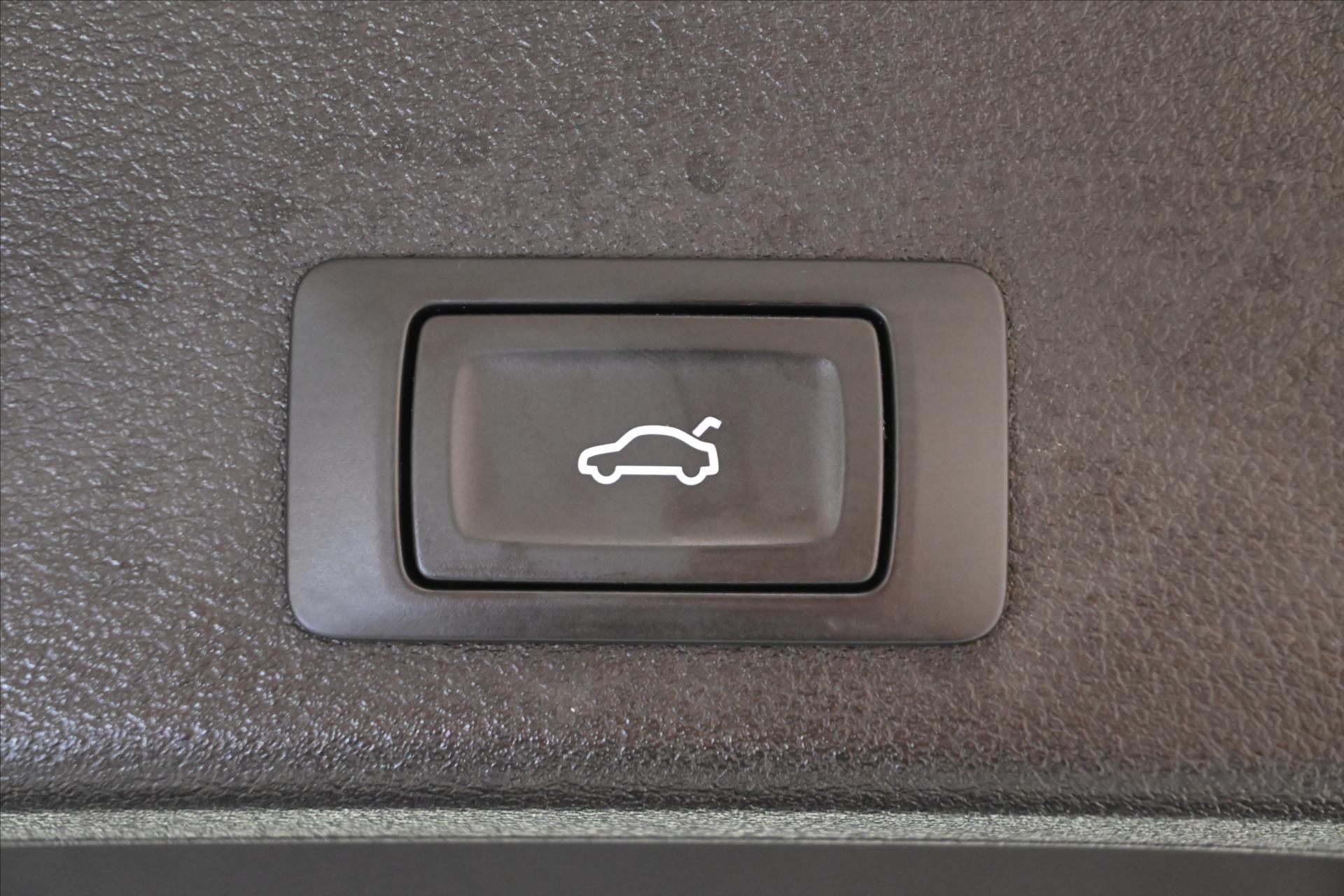 Hlavní fotografie vozu Audi A4 2,0 TDI 120 kW S Tronic Záruka až 5 let (28)