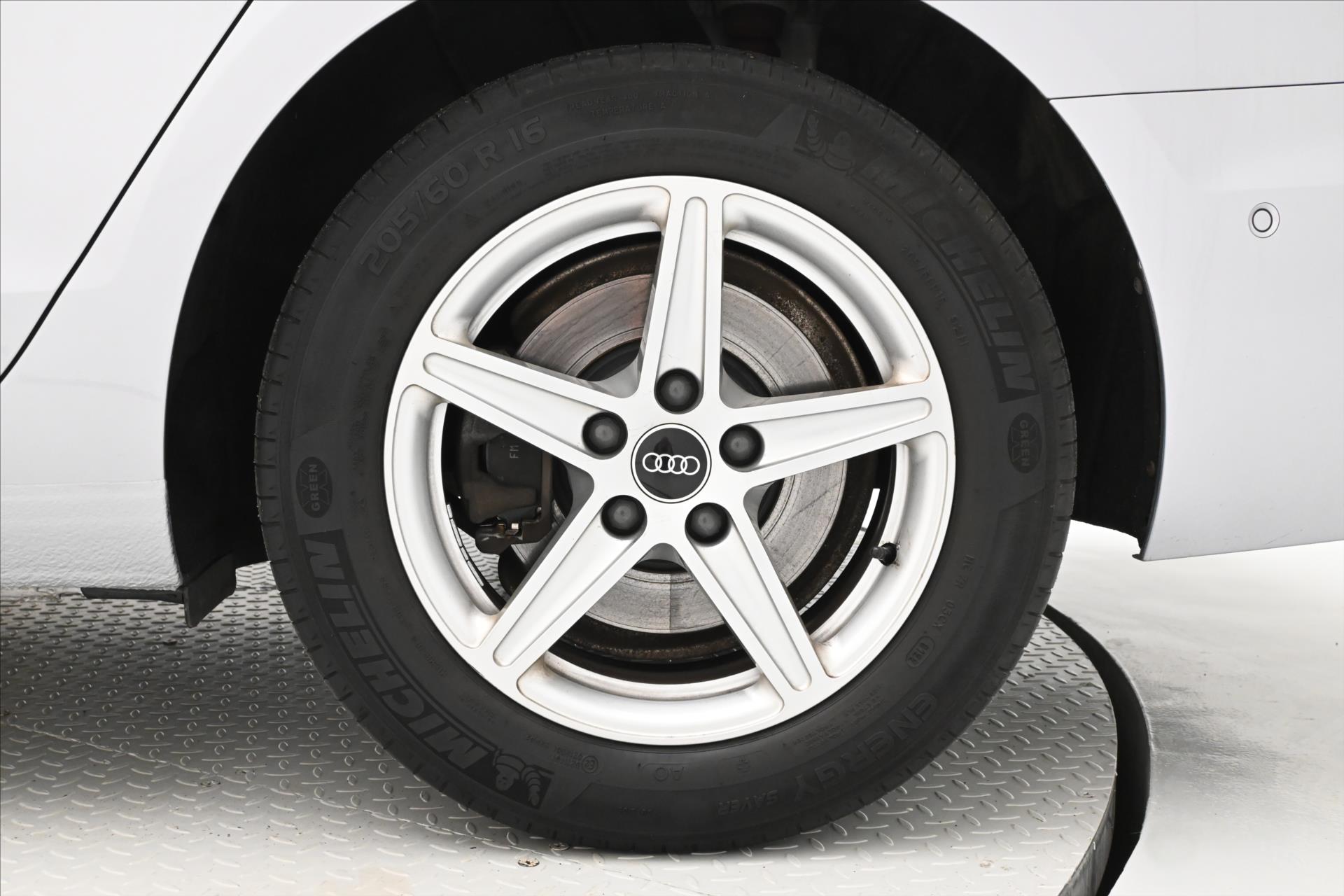 Hlavní fotografie vozu Audi A4 2,0 TDI 120 kW S Tronic Záruka až 5 let (31)