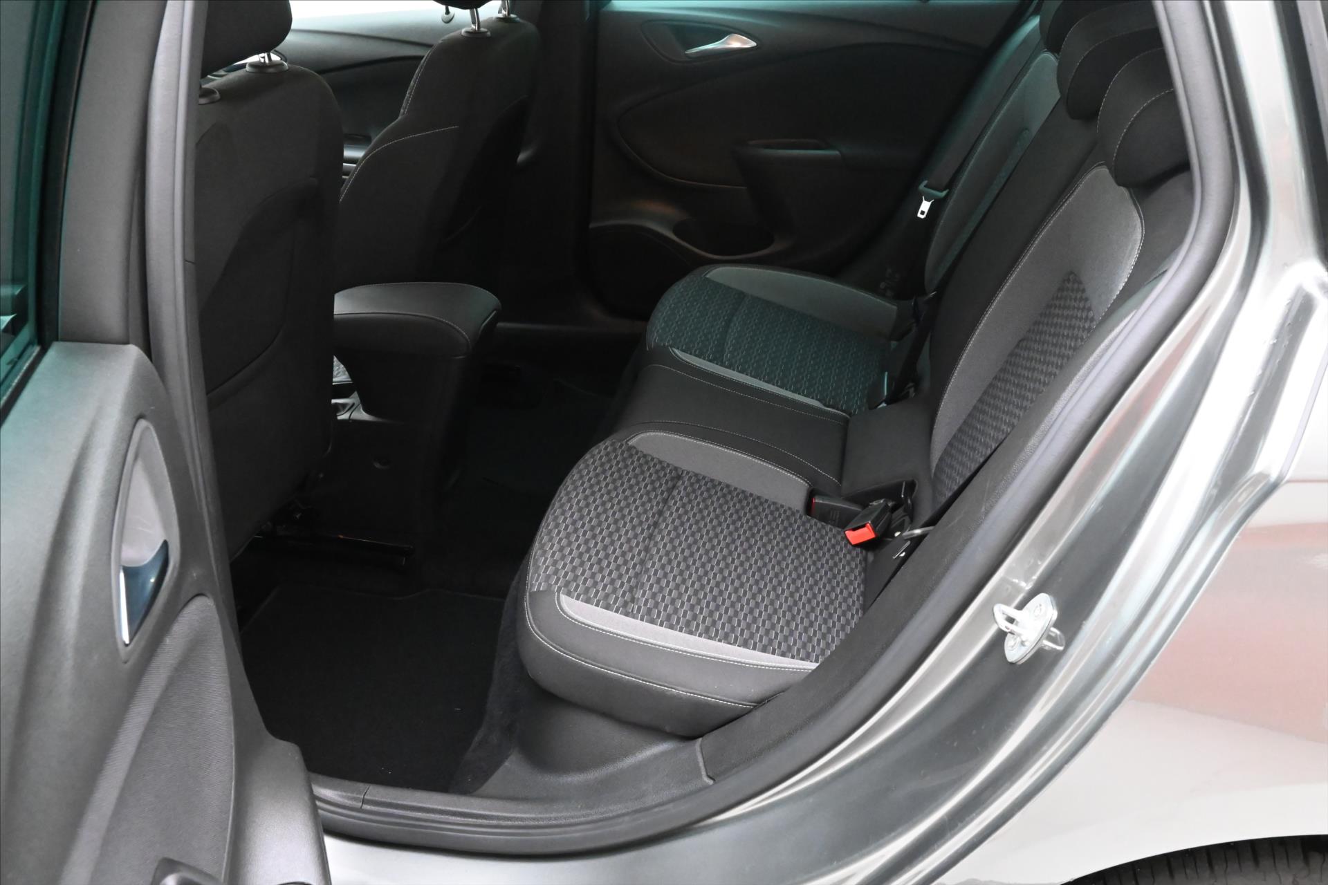 Hlavní fotografie vozu Opel Astra 1,5 CDTI 90kW KAMERA Záruka až 5 let (14)