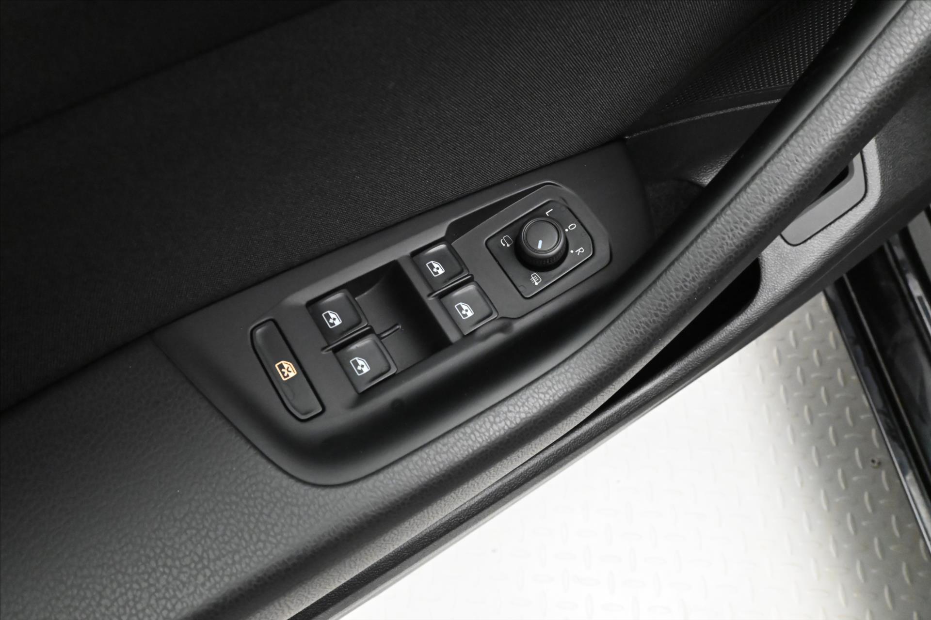 Main photo of the car Volkswagen Passat 2.0 TDI 110 kW DSG Business Warranty up to 5 years (23)