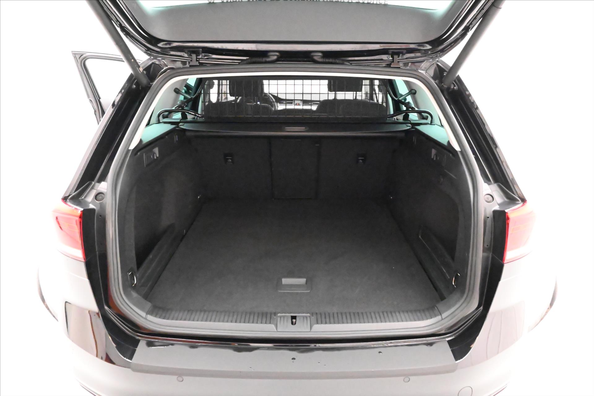 Hlavní fotografie vozu Volkswagen Passat 2,0 TDI 110 kW DSG Business Záruka až 5 let (10)