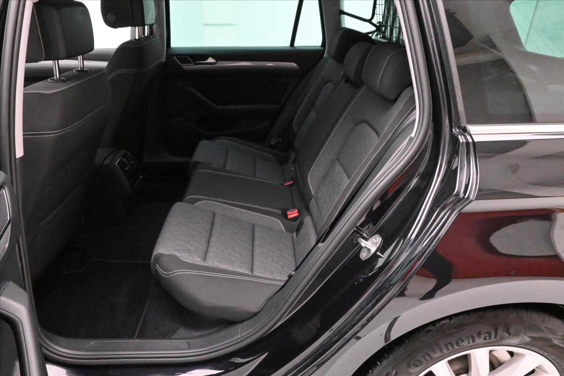 Main photo of the car Volkswagen Passat 2.0 TDI 110kW BUSINESS DSG Warranty up to 5 years (13)