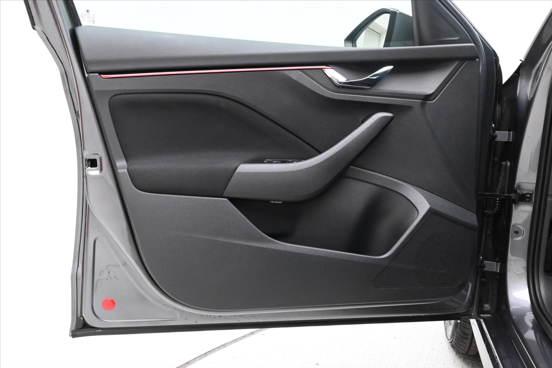 Hlavní fotografie vozu Škoda Kamiq 1,0 TSI 81 kW Sport Business Záruka až 5 let (24)