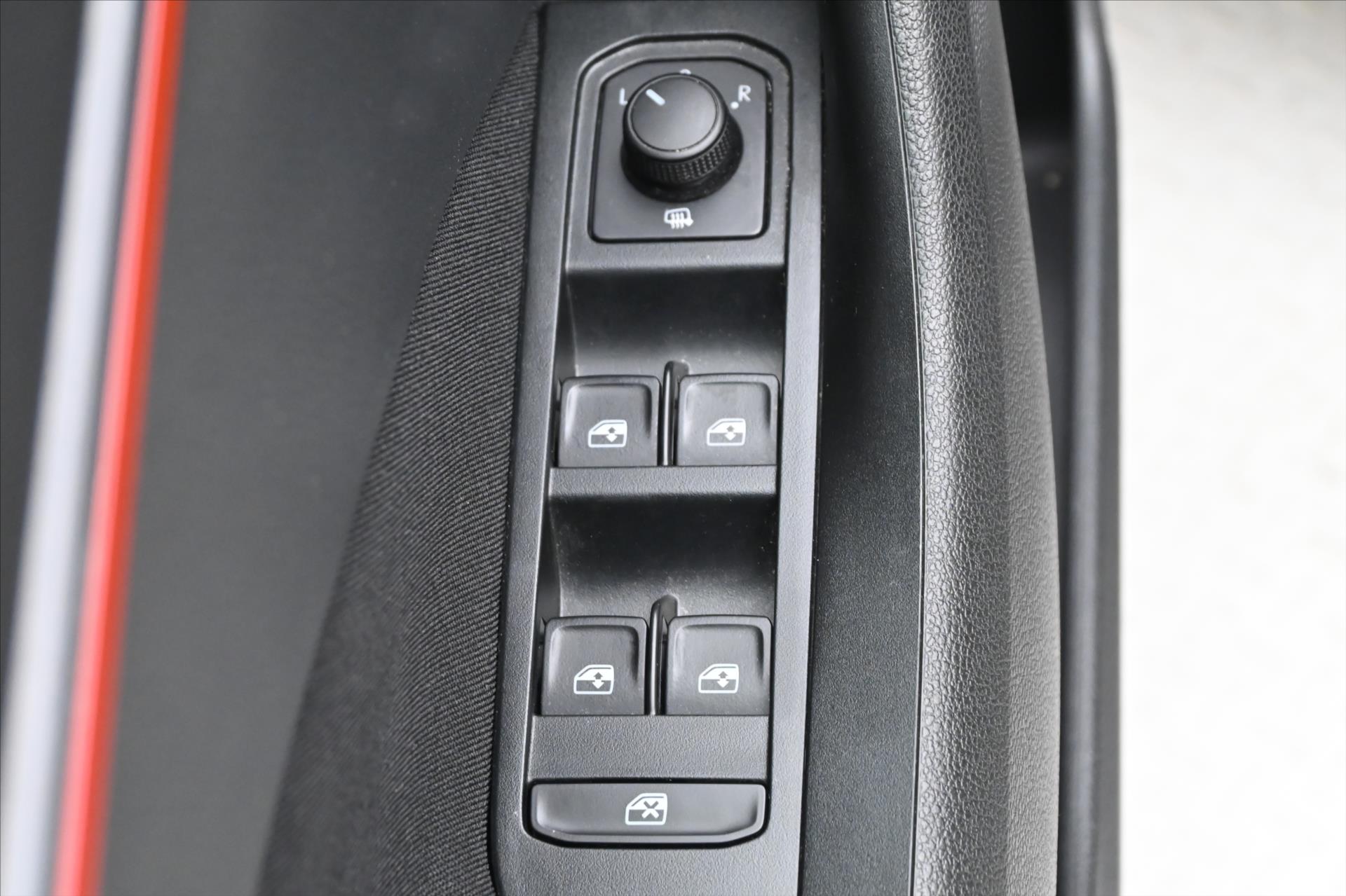 Hlavní fotografie vozu Škoda Kamiq 1,0 TSI 81 kW Sport Business Záruka až 5 let (25)