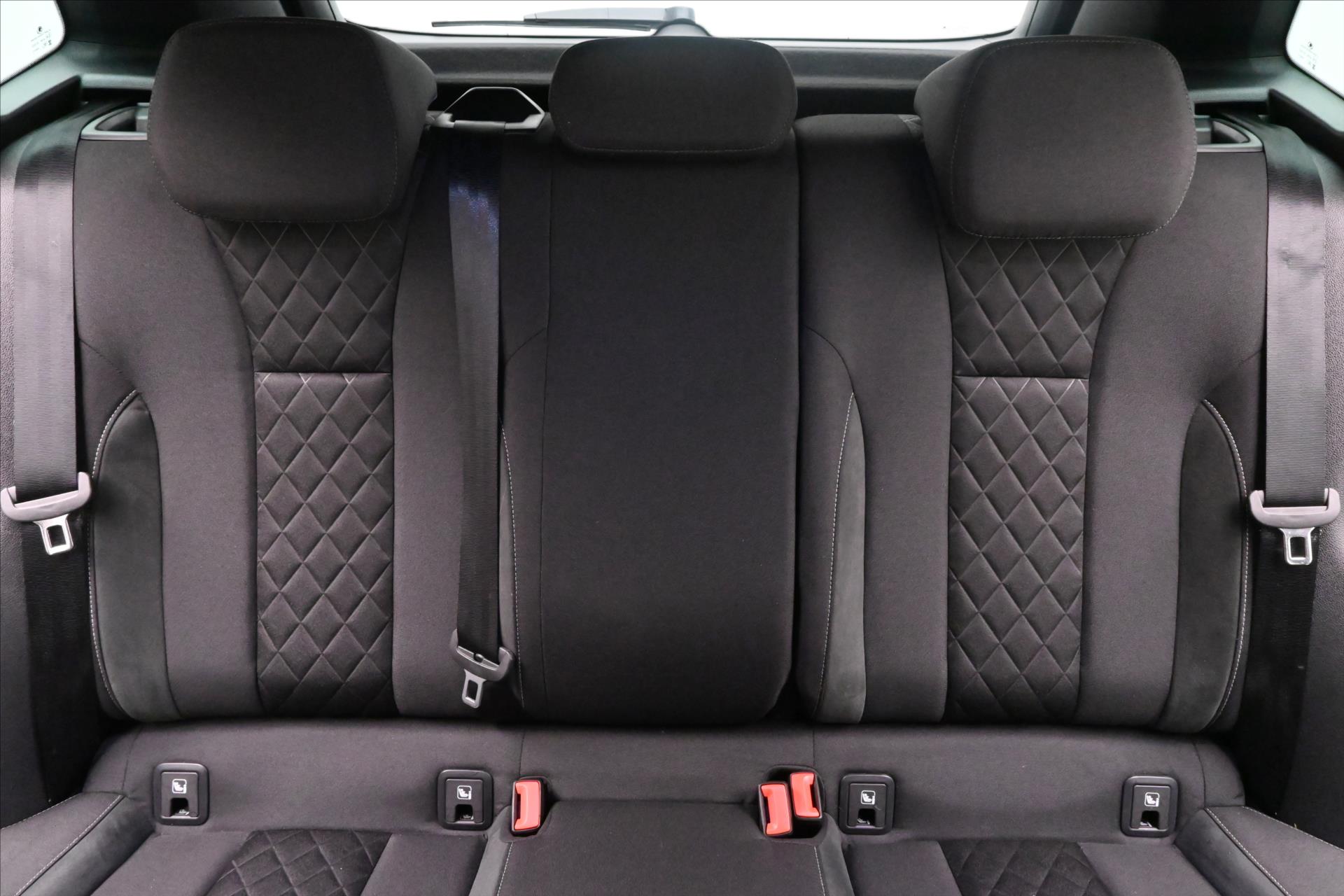 Hlavní fotografie vozu Škoda Kamiq 1,0 TSI 81 kW Sport Business Záruka až 5 let (27)