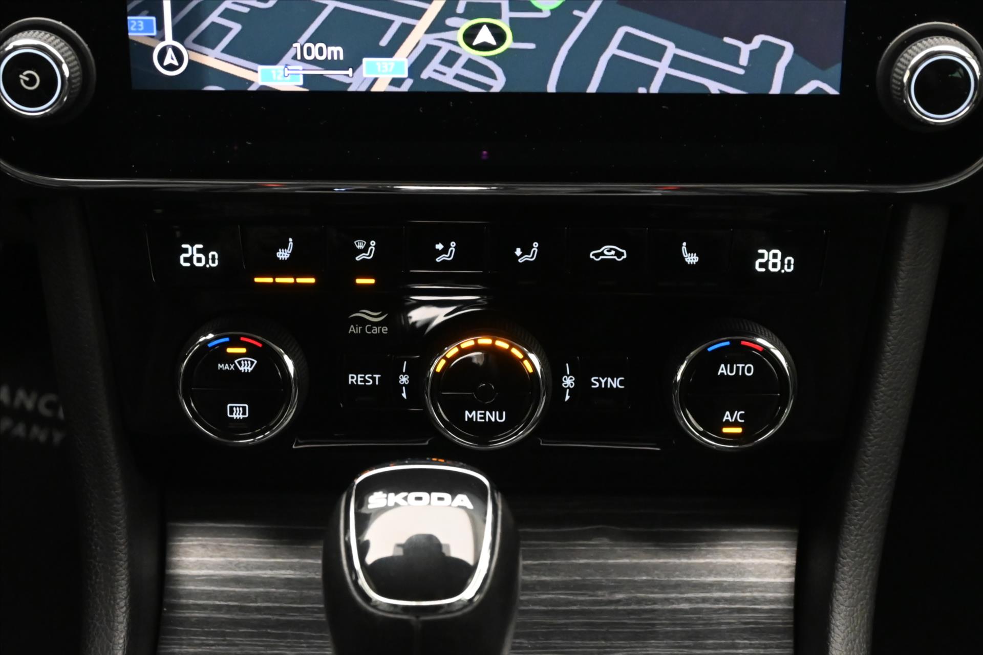 Hlavní fotografie vozu Škoda Superb 2,0 TDI 147 kW DSG Style Záruka až 5 let (24)