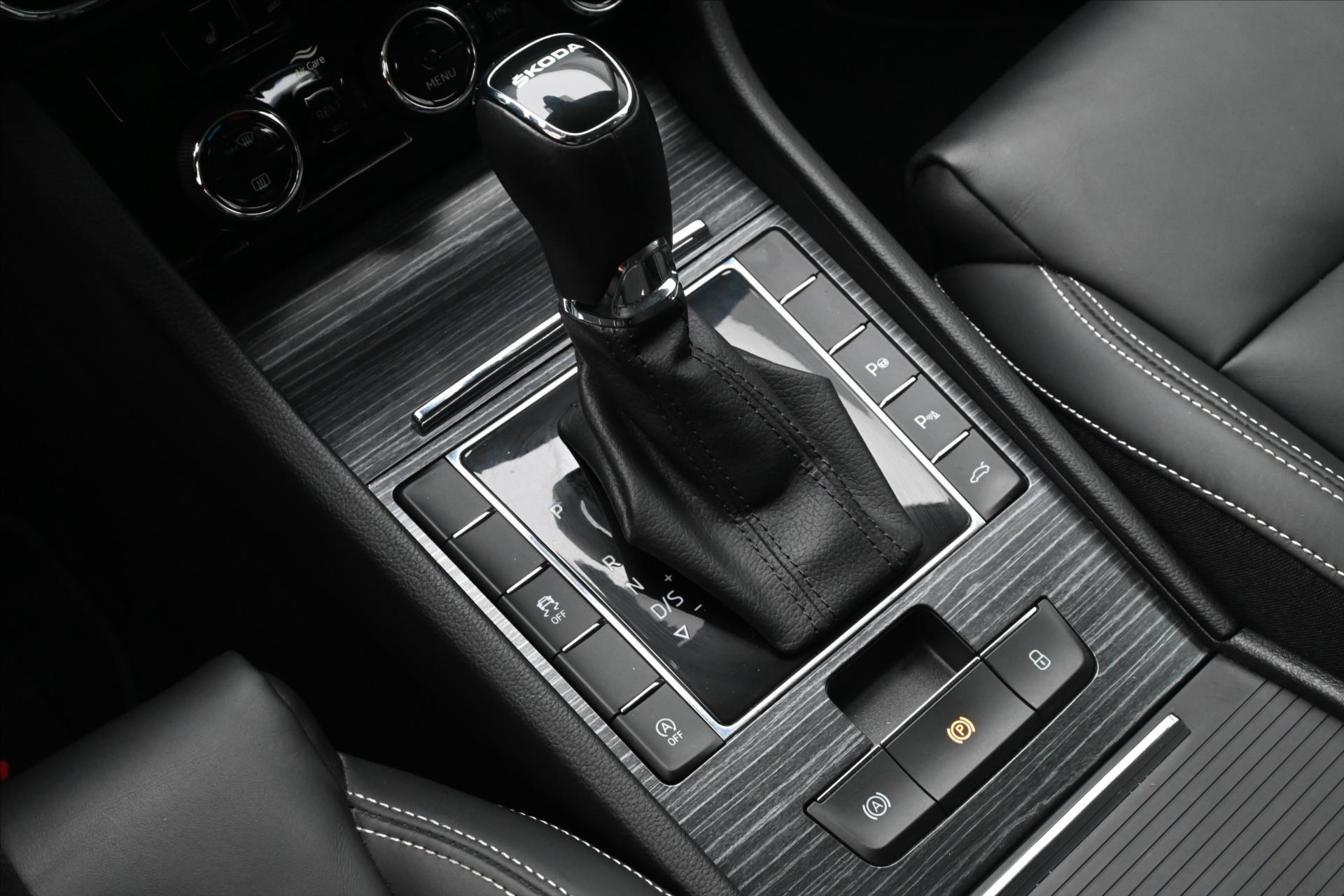 Hlavní fotografie vozu Škoda Superb 2,0 TDI 147 kW DSG Style Záruka až 5 let (26)