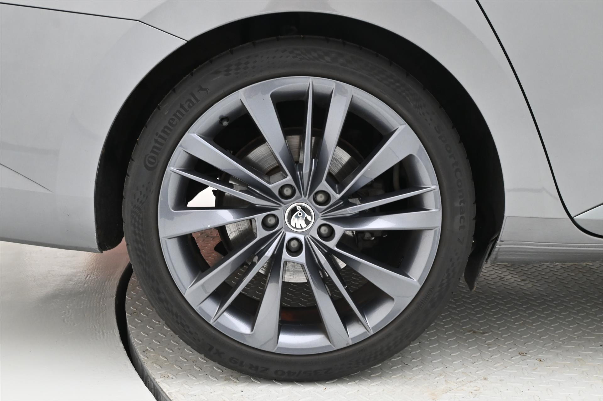 Hlavní fotografie vozu Škoda Superb 2,0 TDI 147 kW DSG Style Záruka až 5 let (36)