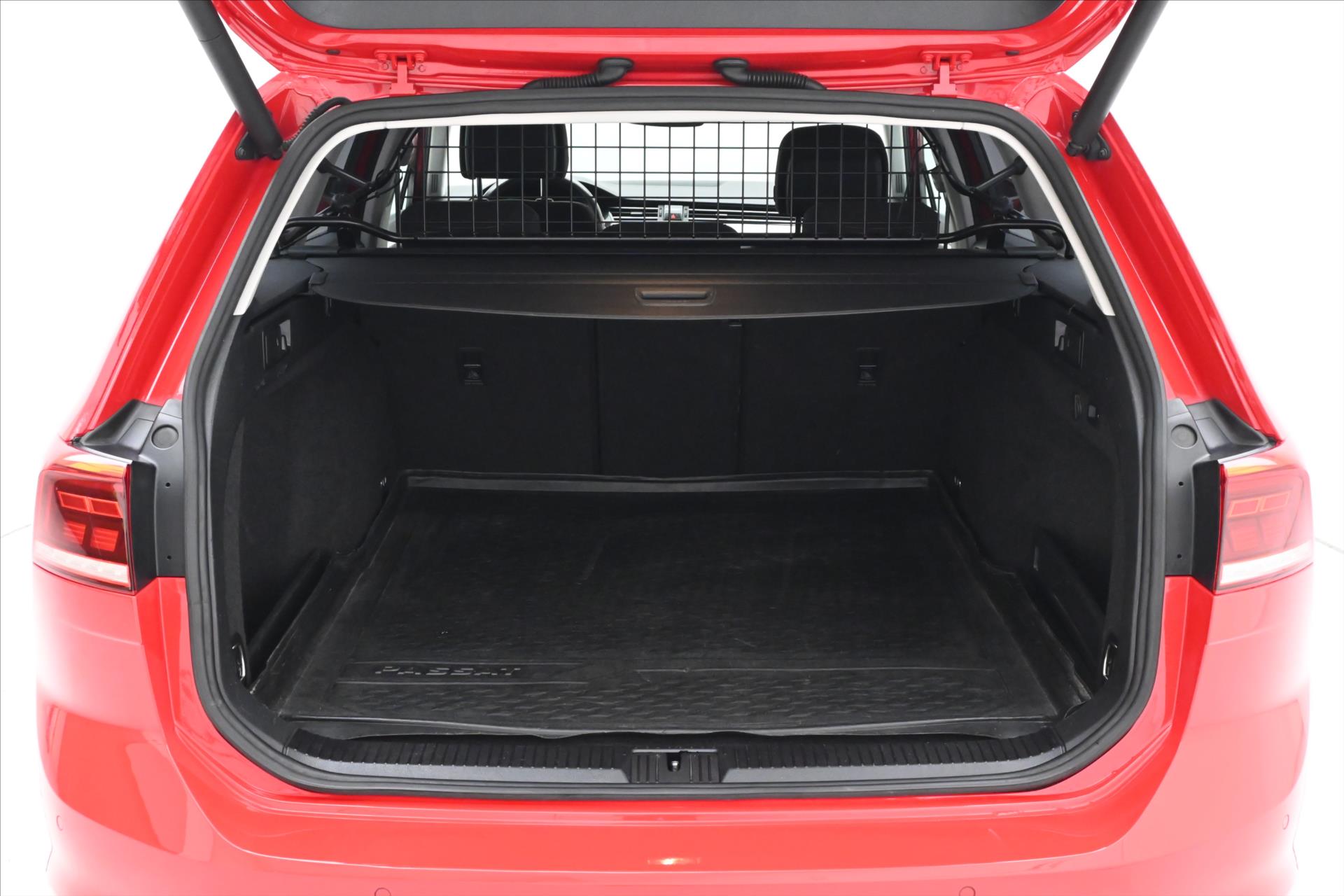 Hlavní fotografie vozu Volkswagen Passat 2,0 TDI 110kW BUSINESS DSG Záruka až 5 let (10)