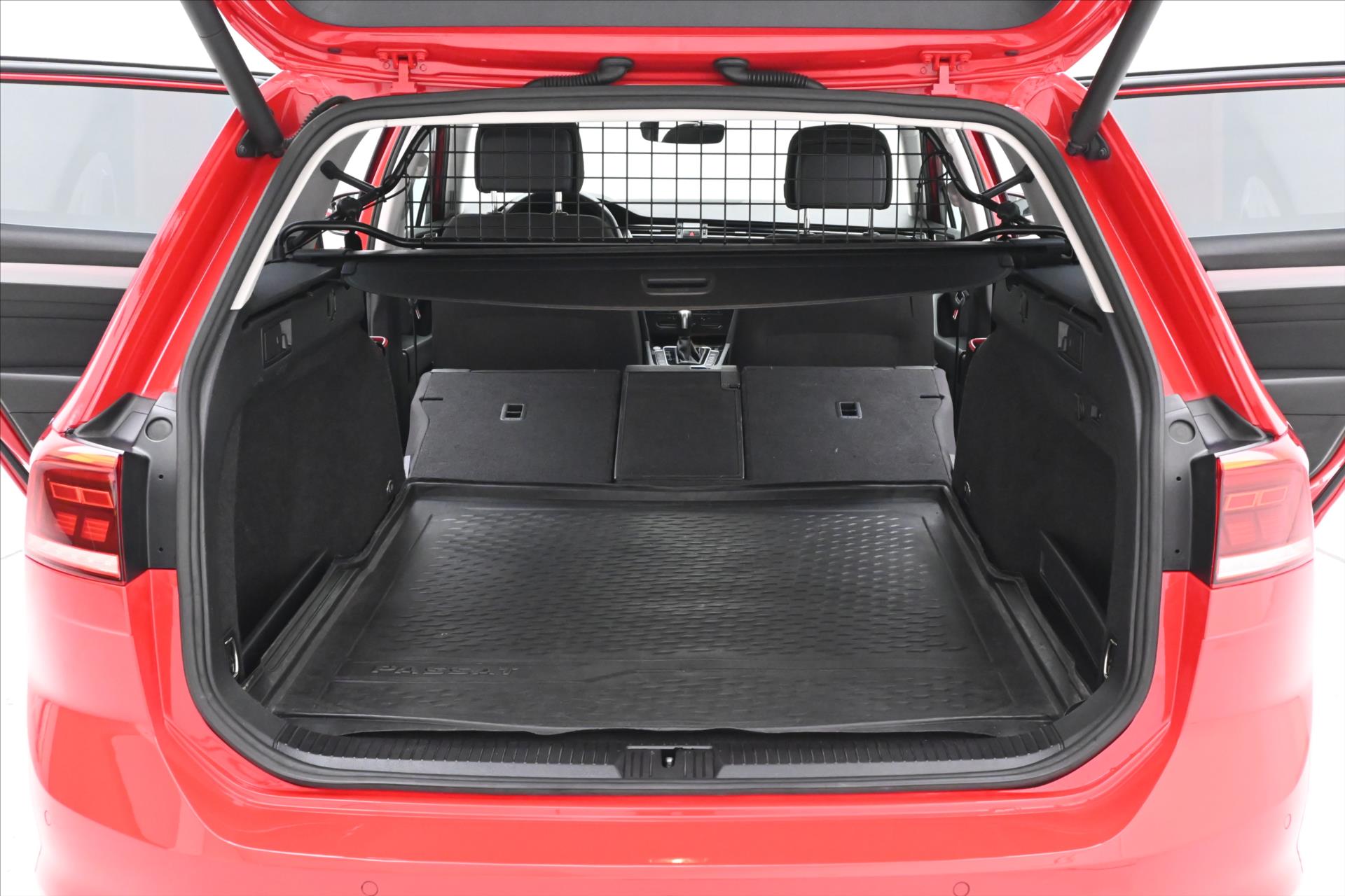 Hlavní fotografie vozu Volkswagen Passat 2,0 TDI 110kW BUSINESS DSG Záruka až 5 let (11)