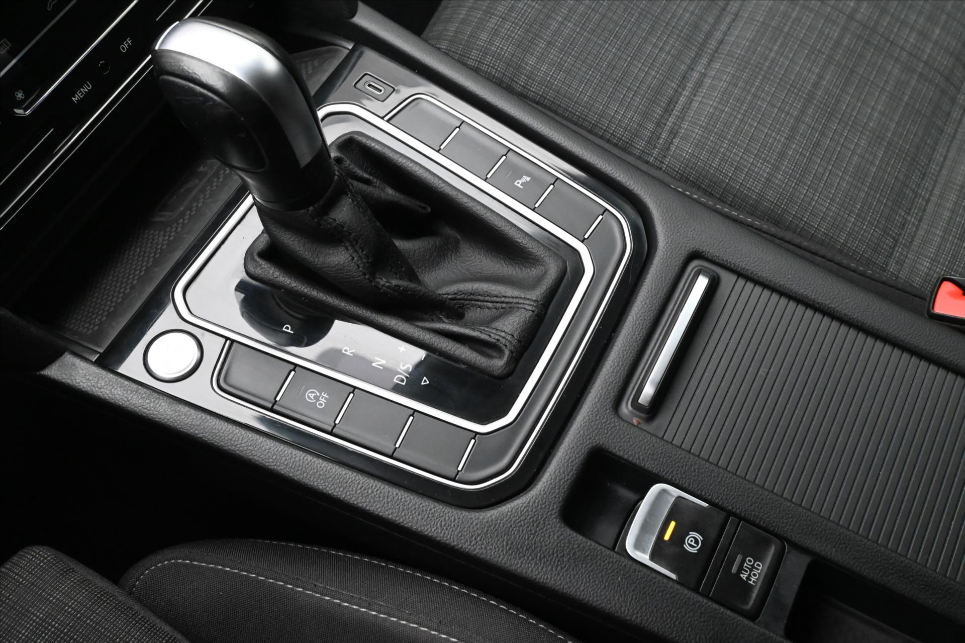 Hlavní fotografie vozu Volkswagen Passat 2,0 TDI 110kW BUSINESS DSG Záruka až 5 let (24)