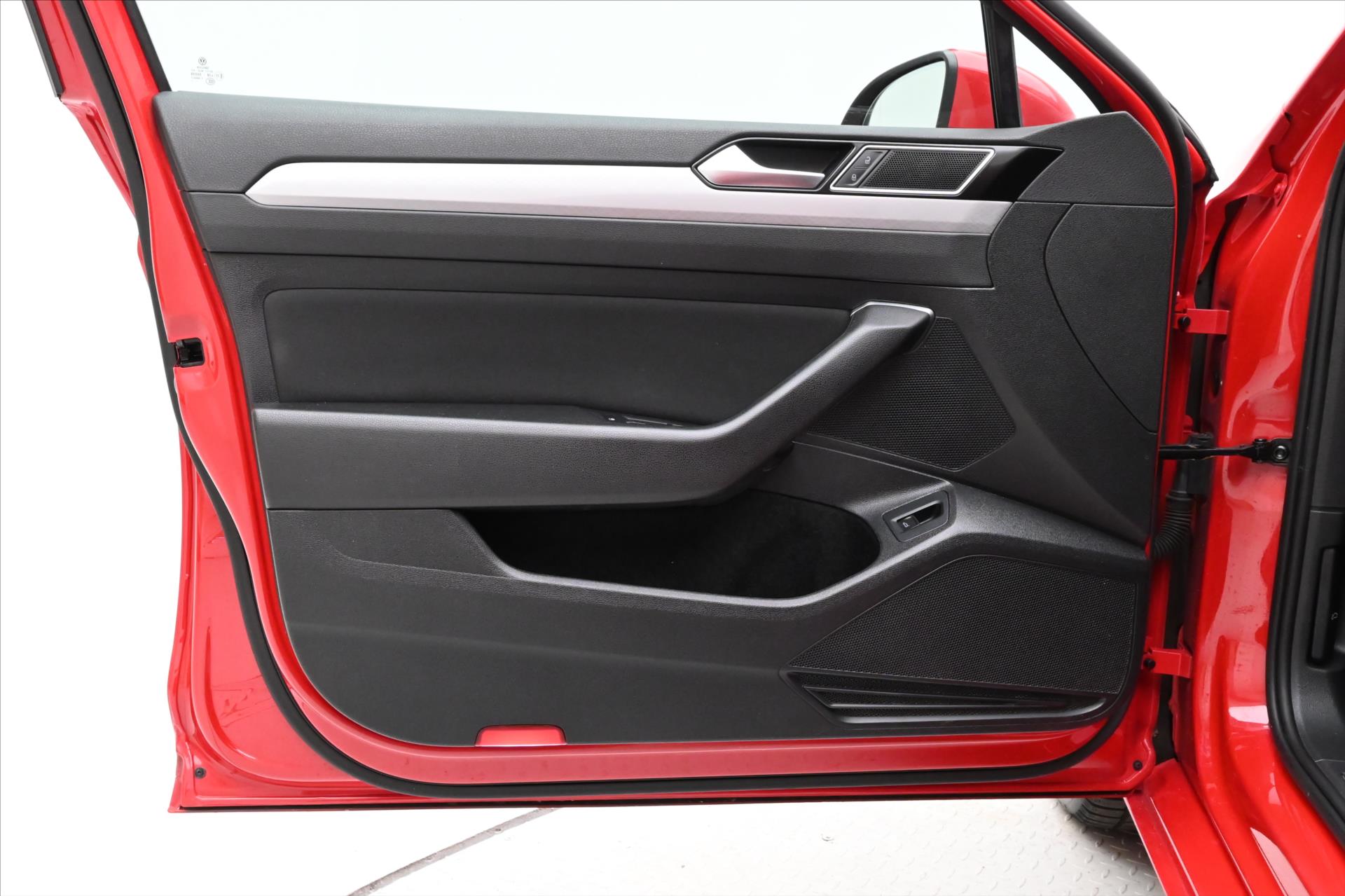 Hlavní fotografie vozu Volkswagen Passat 2,0 TDI 110kW BUSINESS DSG Záruka až 5 let (25)