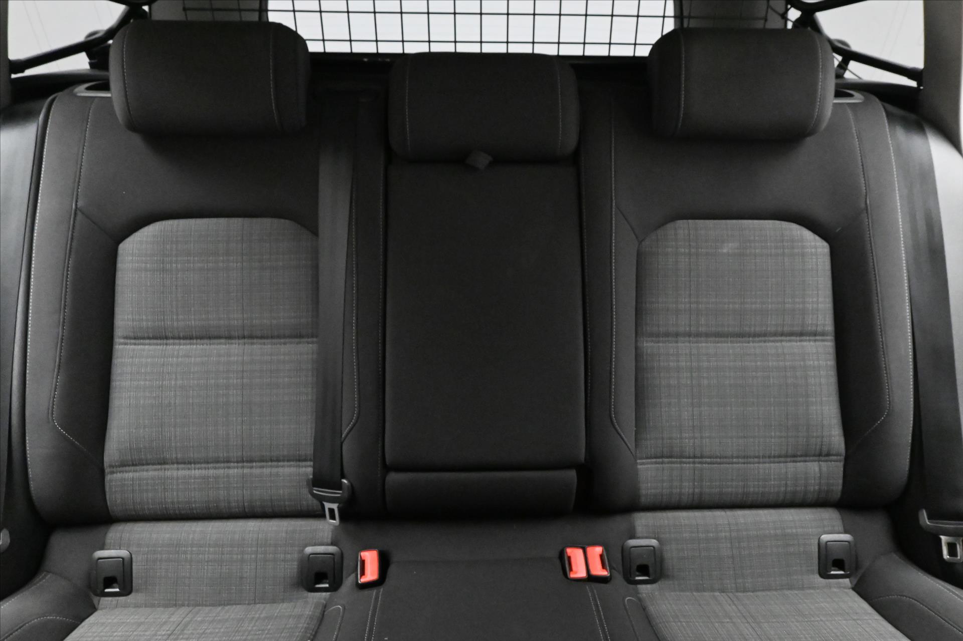 Hlavní fotografie vozu Volkswagen Passat 2,0 TDI 110kW BUSINESS DSG Záruka až 5 let (28)