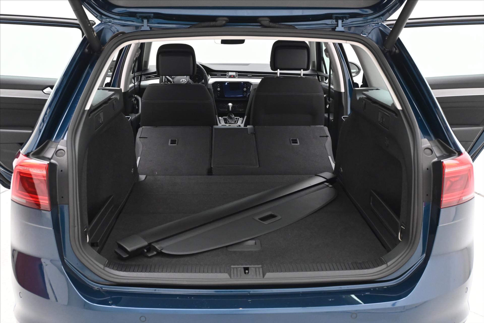 Hlavní fotografie vozu Volkswagen Passat 2,0 TDI 90kW Business DSG Záruka až 5 let (11)