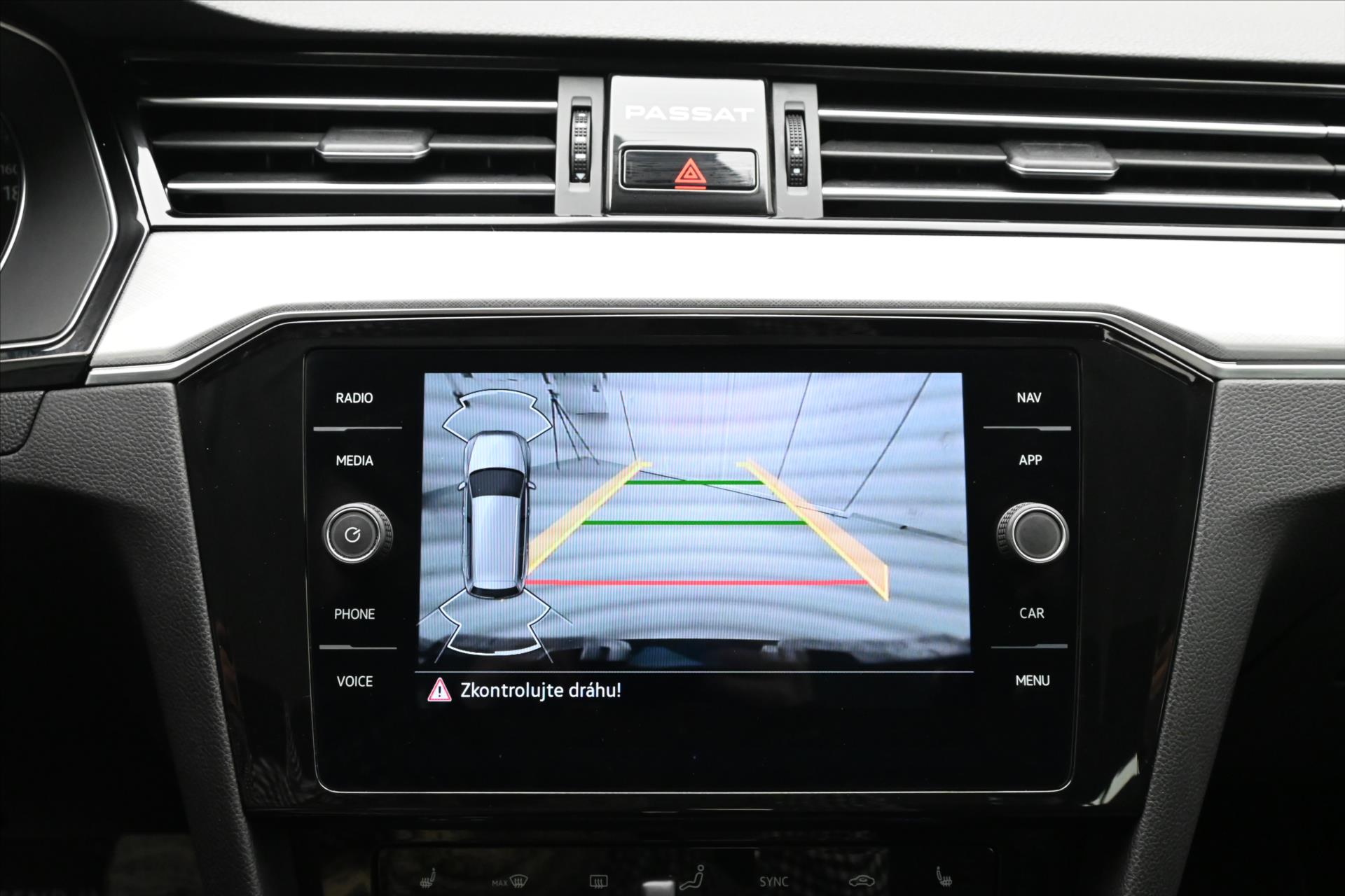 Hlavní fotografie vozu Volkswagen Passat 2,0 TDI 90kW Business DSG Záruka až 5 let (21)