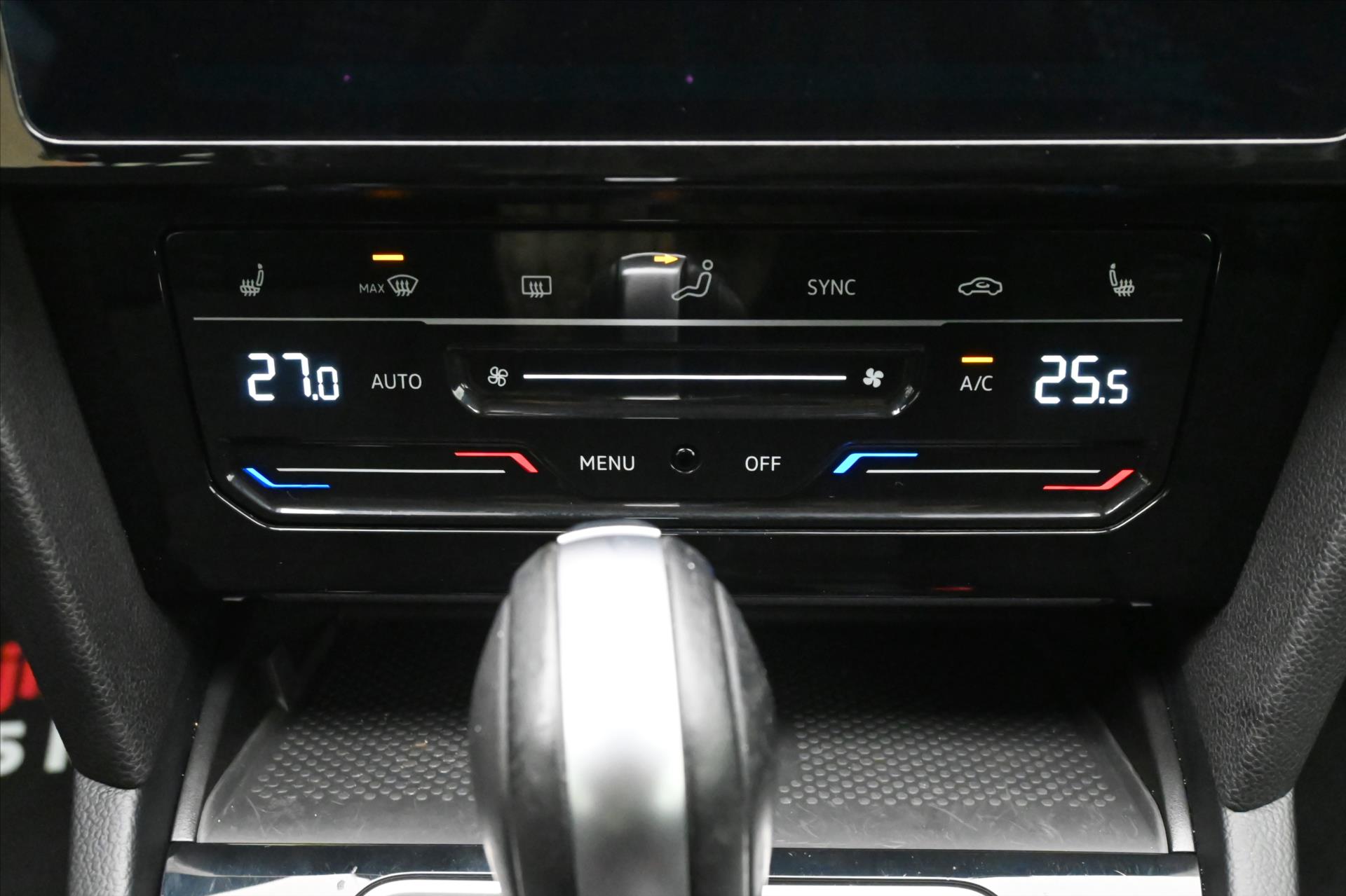 Hlavní fotografie vozu Volkswagen Passat 2,0 TDI 90kW Business DSG Záruka až 5 let (22)