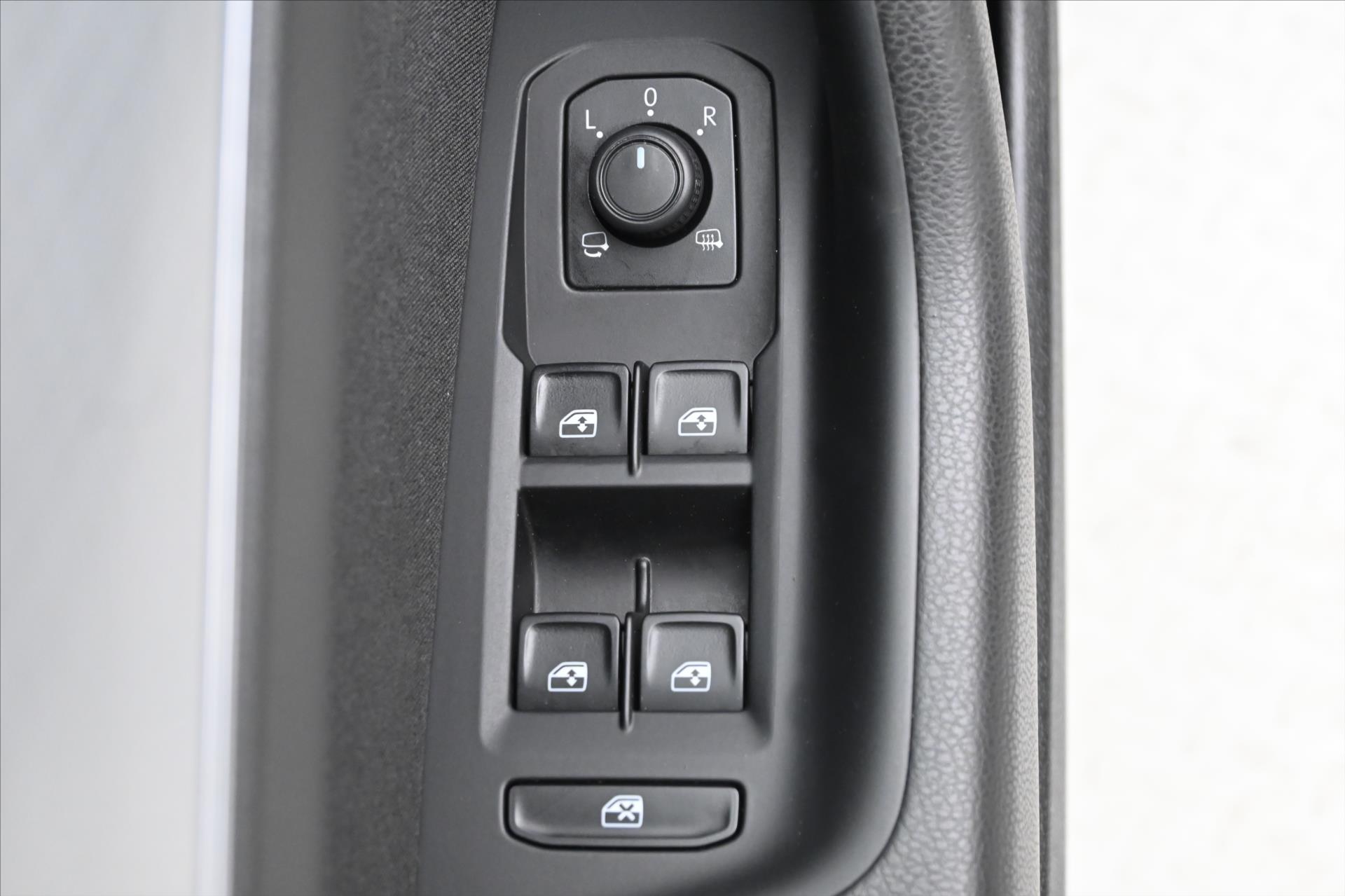 Hlavní fotografie vozu Volkswagen Passat 2,0 TDI 90kW Business DSG Záruka až 5 let (26)