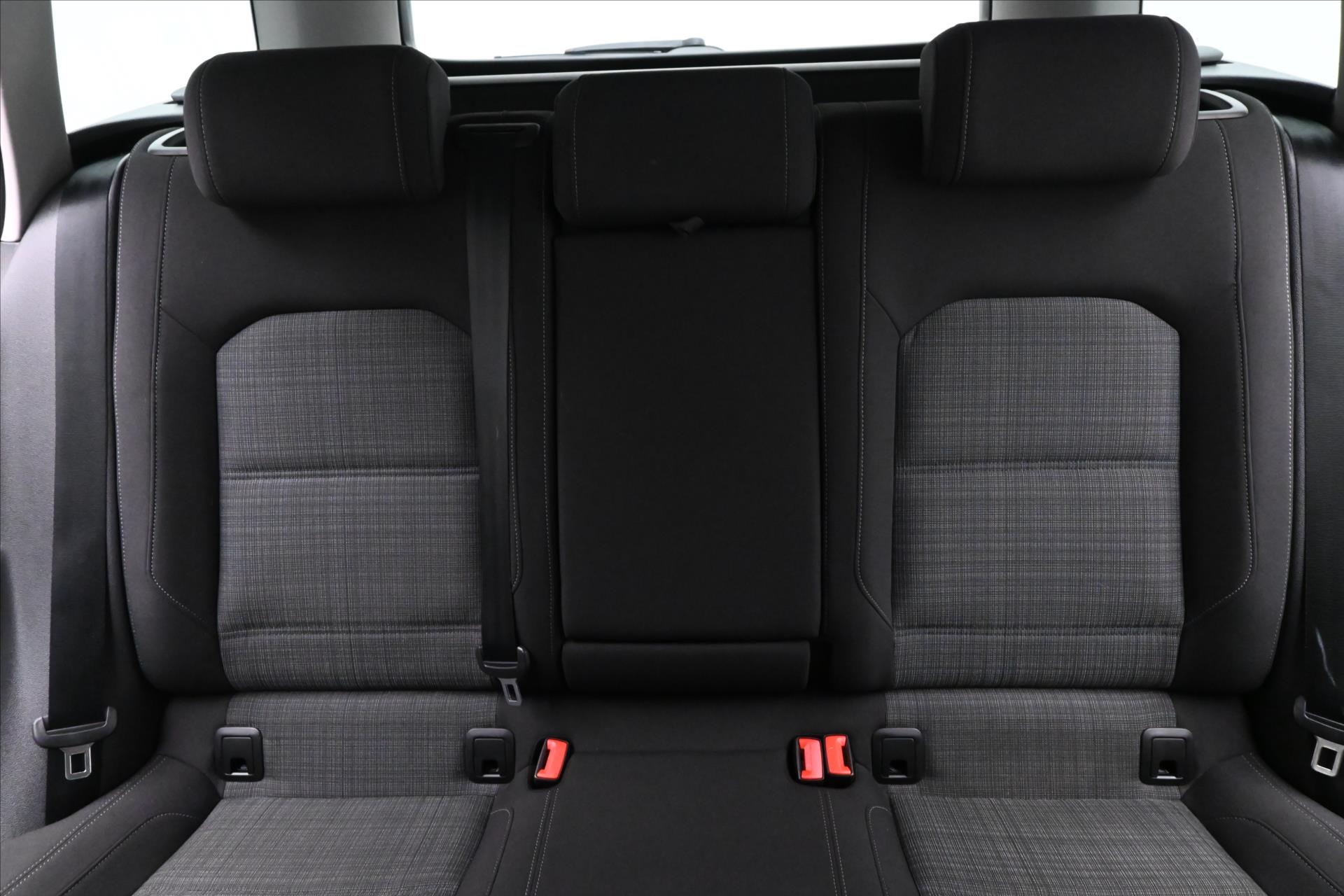 Hlavní fotografie vozu Volkswagen Passat 2,0 TDI 90kW Business DSG Záruka až 5 let (28)