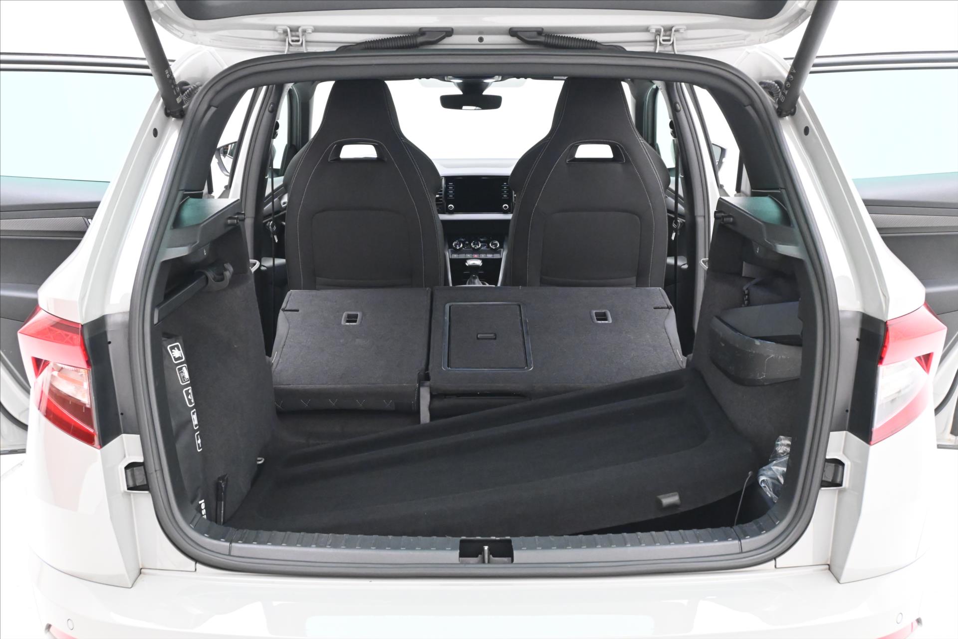 Hlavní fotografie vozu Škoda Karoq 1,5 TSi 110kW DSG Sportline Záruka až 5 let (11)