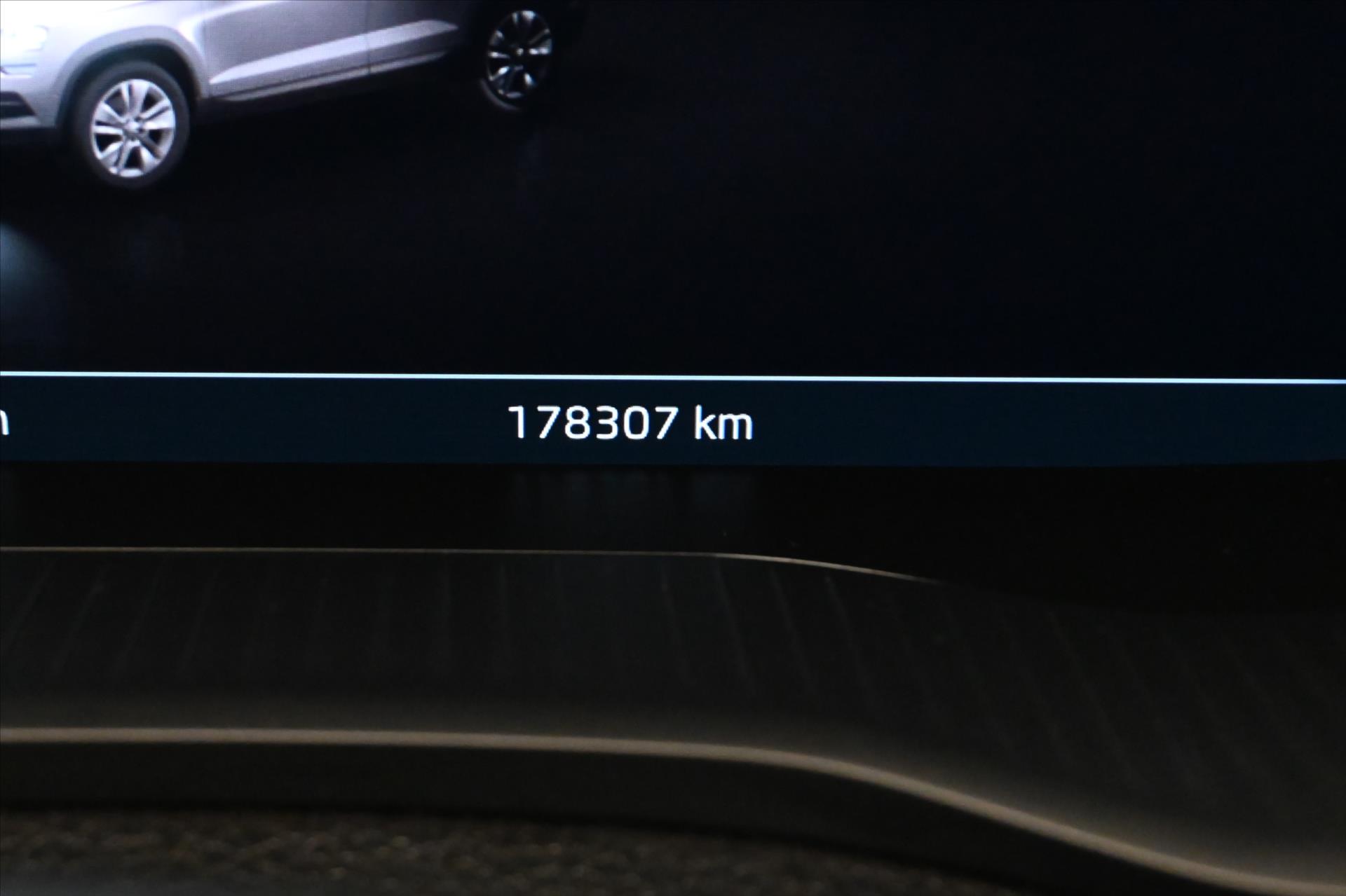 Hlavní fotografie vozu Škoda Karoq 1,5 TSi 110kW DSG Sportline Záruka až 5 let (17)