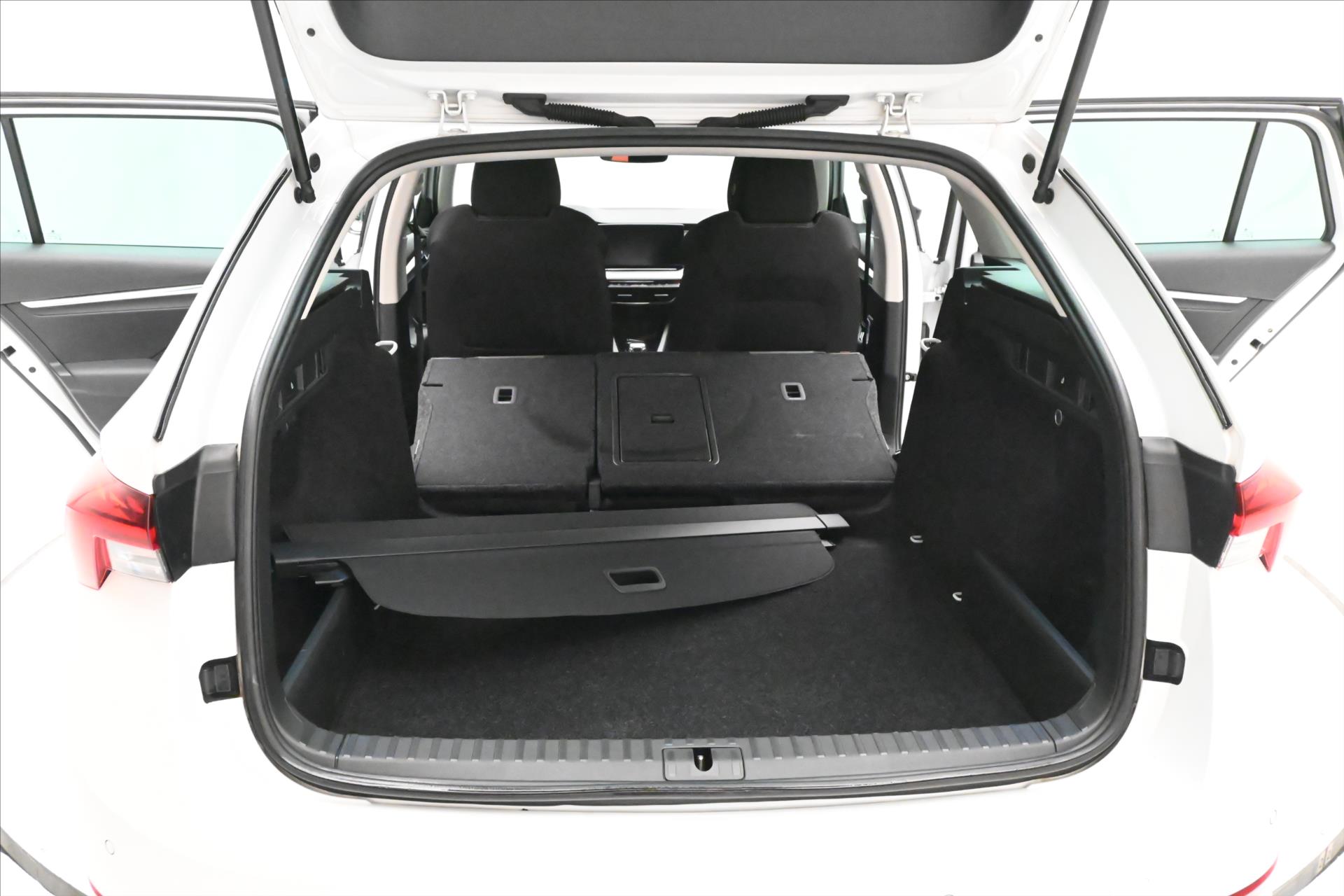 Hlavní fotografie vozu Škoda Octavia 2,0 TDI 110 kW DSG Style Záruka až 5 let (11)