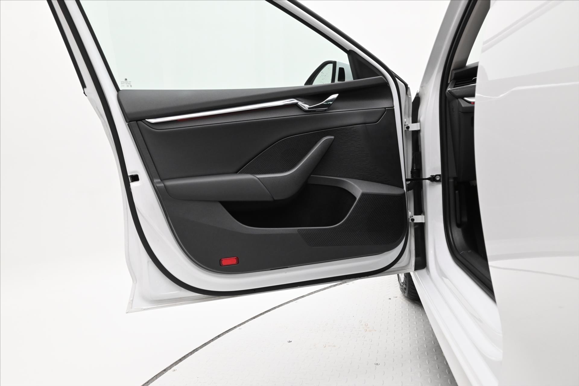 Hlavní fotografie vozu Škoda Octavia 2,0 TDI 110 kW DSG Style Záruka až 5 let (23)