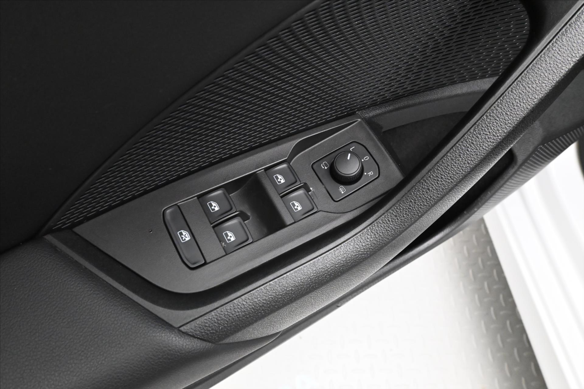 Hlavní fotografie vozu Škoda Octavia 2,0 TDI 110 kW DSG Style Záruka až 5 let (24)