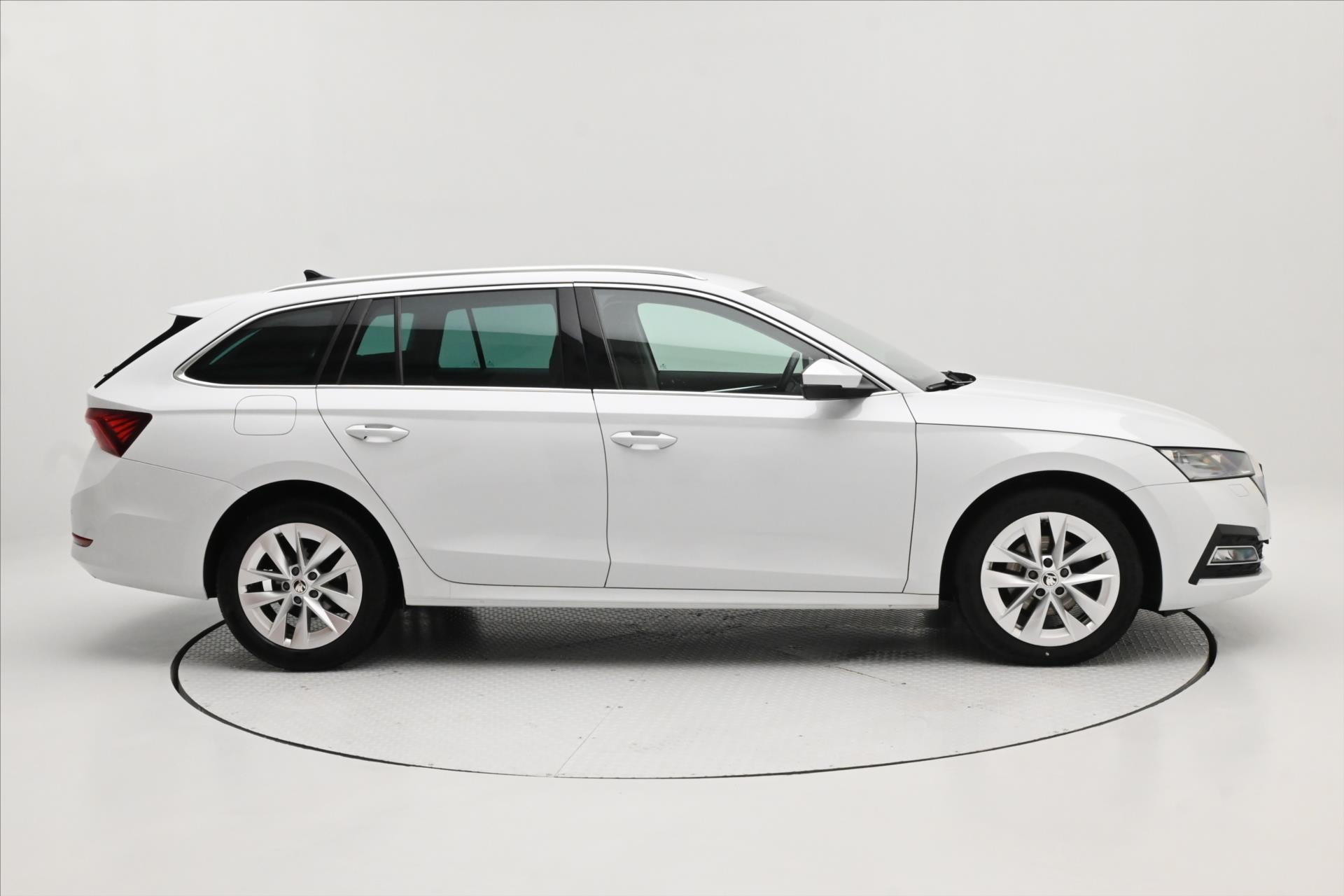 Hlavní fotografie vozu Škoda Octavia 2,0 TDI 110 kW STYLE DSG Záruka až 5 let (3)