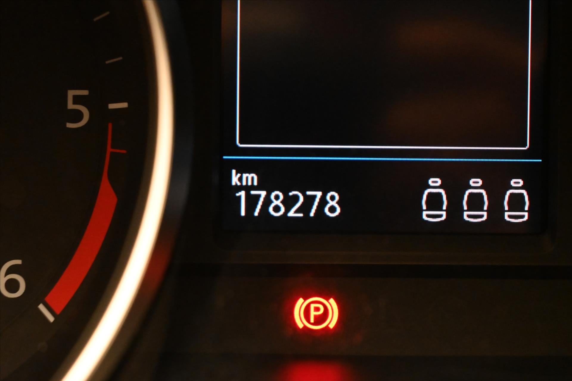 Hlavní fotografie vozu Volkswagen Passat 2,0 TDI 110 kW DSG Business Záruka až 5 let (16)