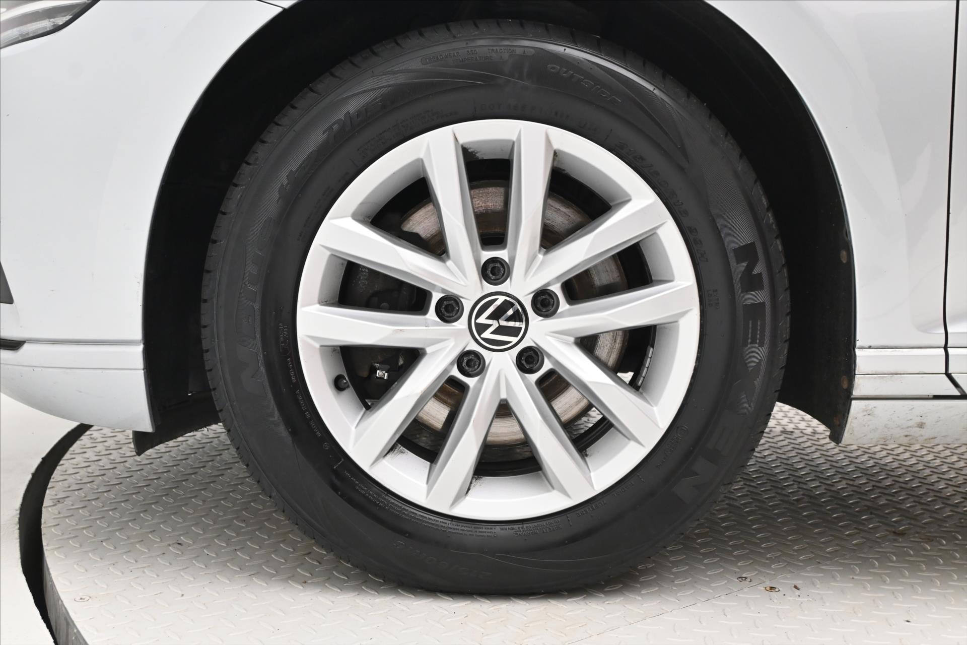 Hlavní fotografie vozu Volkswagen Passat 2,0 TDI 110 kW DSG Business Záruka až 5 let (28)