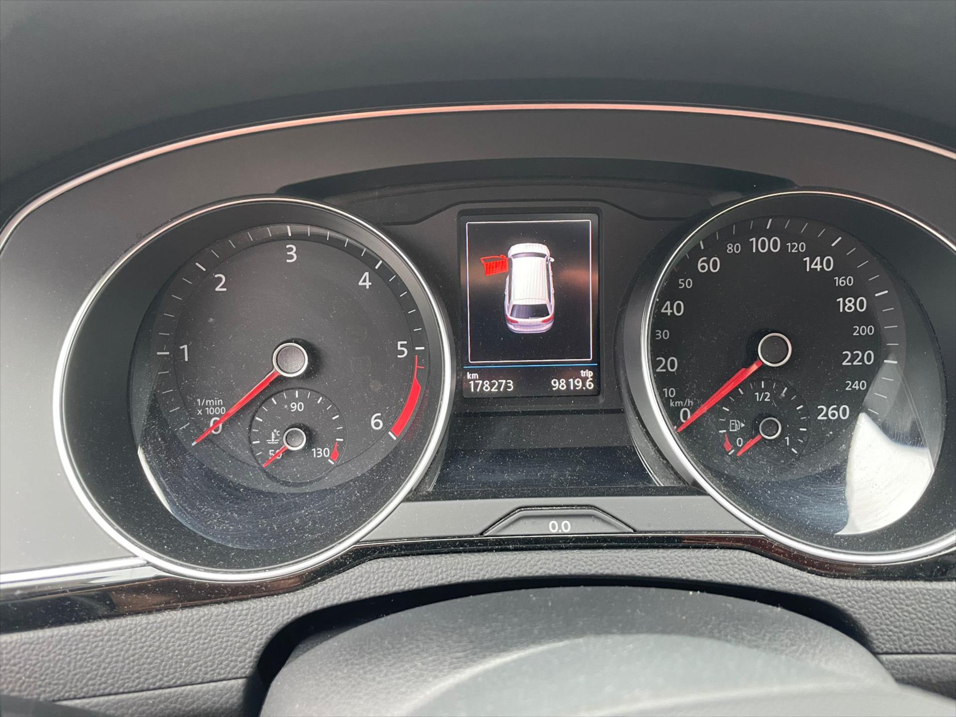 Hlavní fotografie vozu Volkswagen Passat 2,0 TDI 110kW BUSINESS DSG VŮZ PŘIPRAVUJEME K PRODEJI (3)