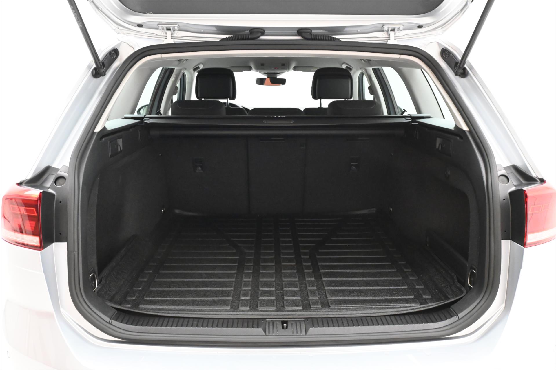 Hlavní fotografie vozu Volkswagen Passat 2,0 TDI 110kW BUSINESS DSG Záruka až 5 let (9)