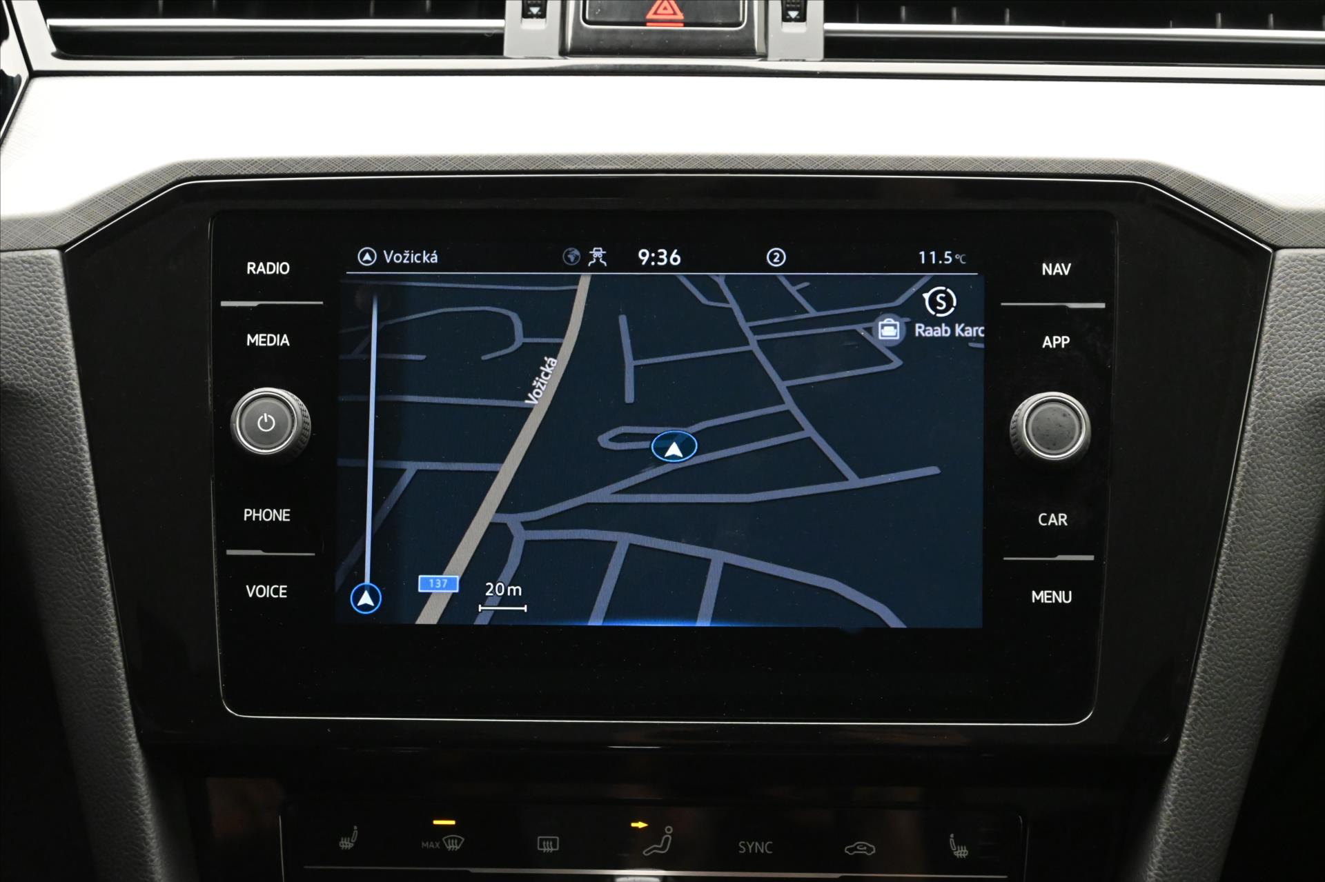 Hlavní fotografie vozu Volkswagen Passat 2,0 TDI 110kW BUSINESS DSG Záruka až 5 let (17)