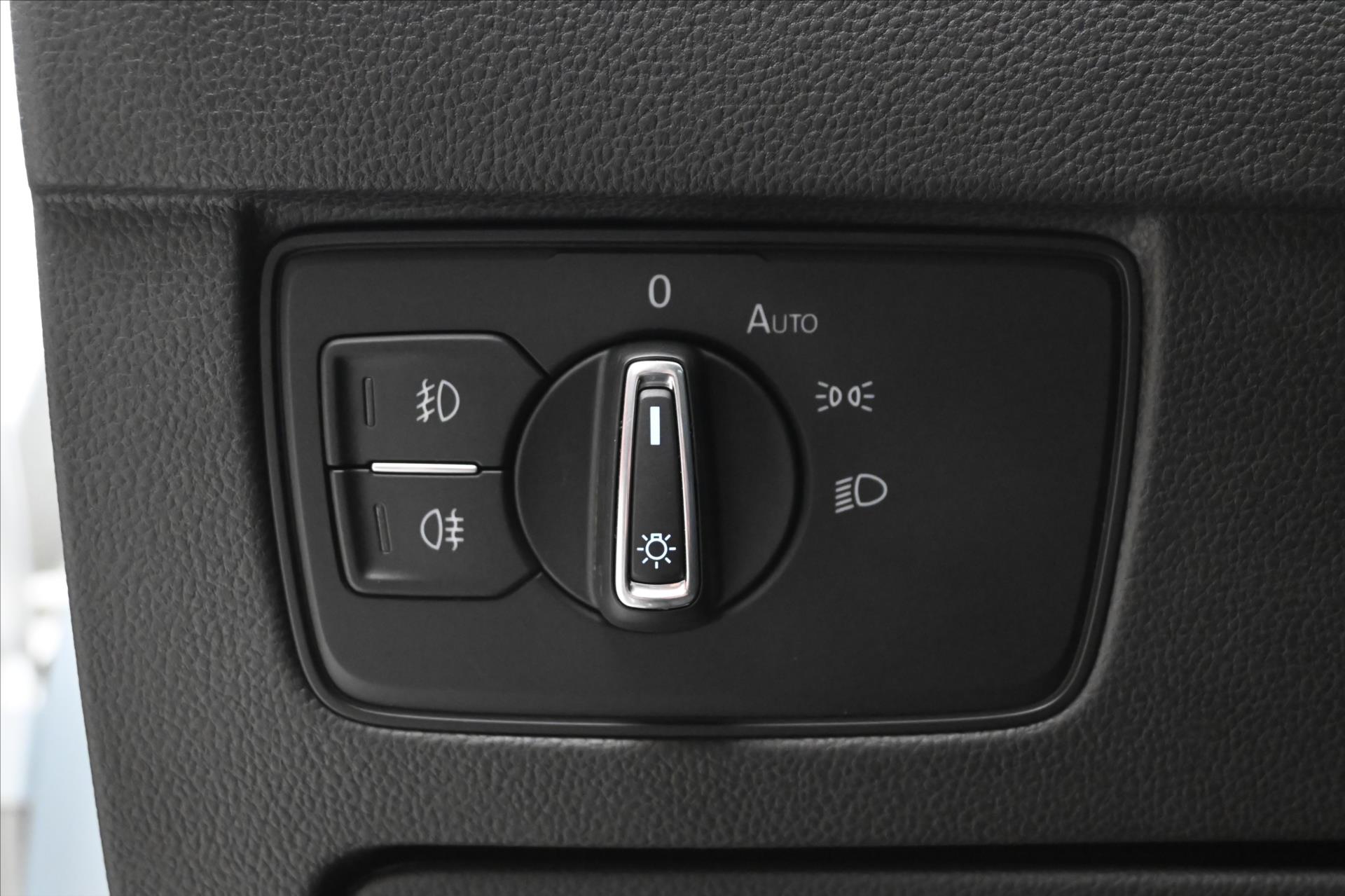 Hlavní fotografie vozu Volkswagen Passat 2,0 TDI 110kW BUSINESS DSG Záruka až 5 let (23)