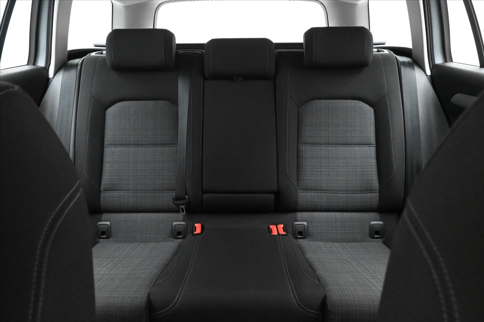 Hlavní fotografie vozu Volkswagen Passat 2,0 TDI 110kW BUSINESS DSG Záruka až 5 let (24)