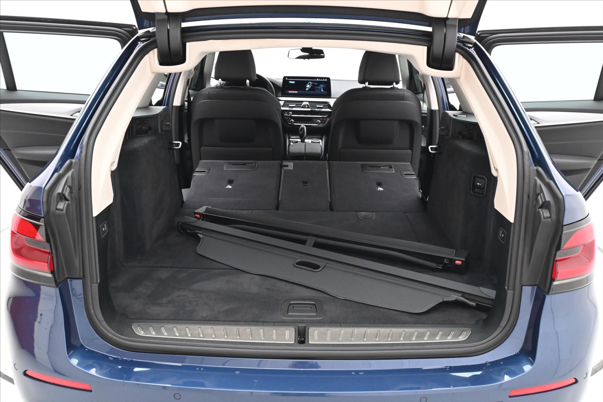 Hlavní fotografie vozu BMW Řada 5 3,0 530d 210 kW AT8 LED Záruka až 5 let (11)