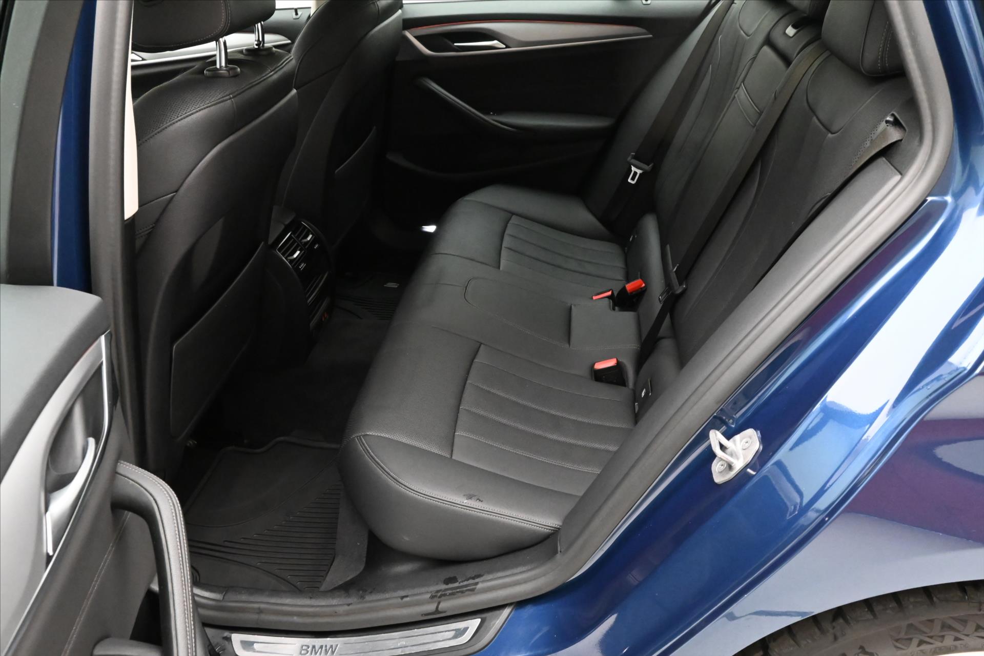 Hlavní fotografie vozu BMW Řada 5 3,0 530d 210 kW AT8 LED Záruka až 5 let (14)