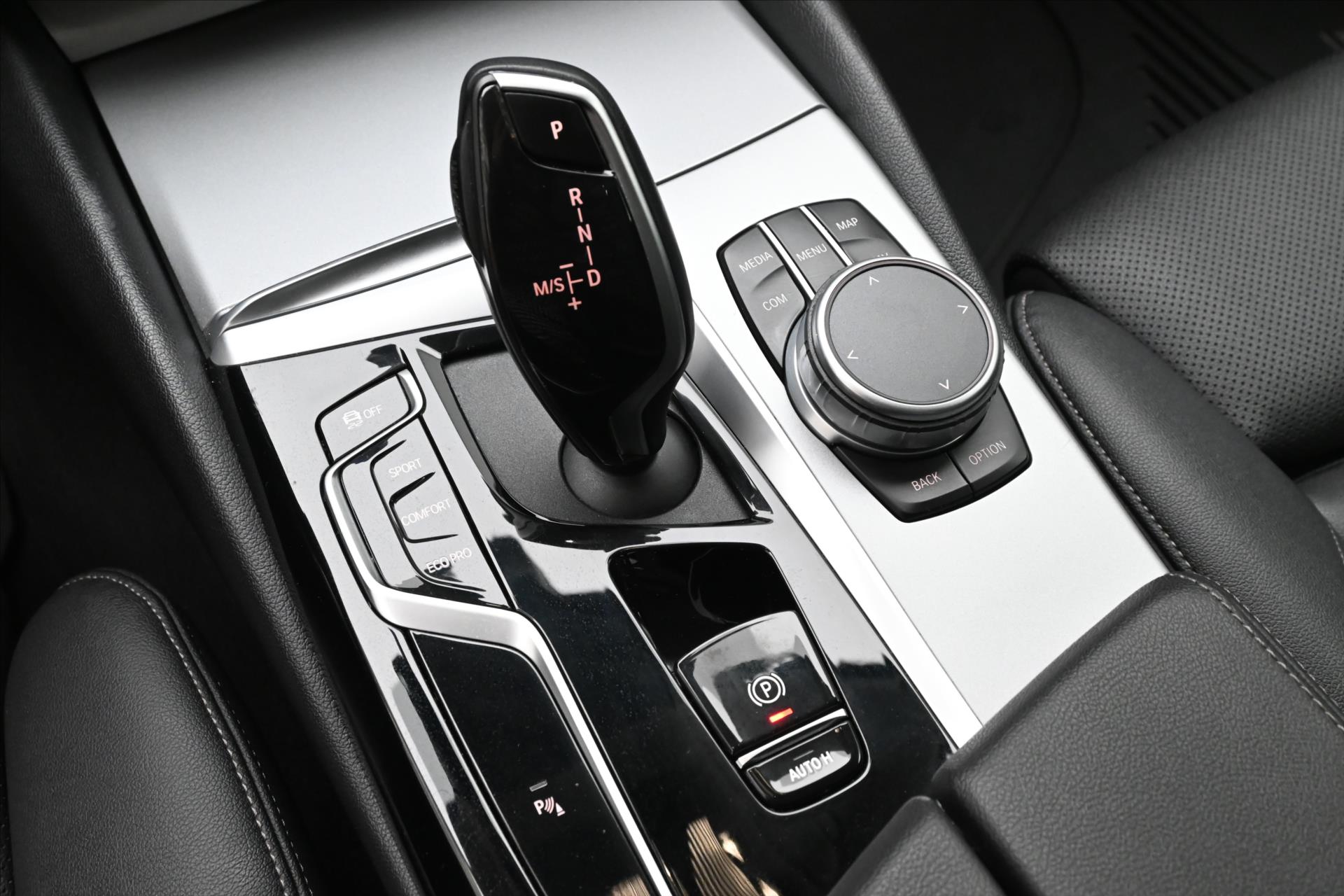 Hlavní fotografie vozu BMW Řada 5 3,0 530d 210 kW AT8 LED Záruka až 5 let (24)