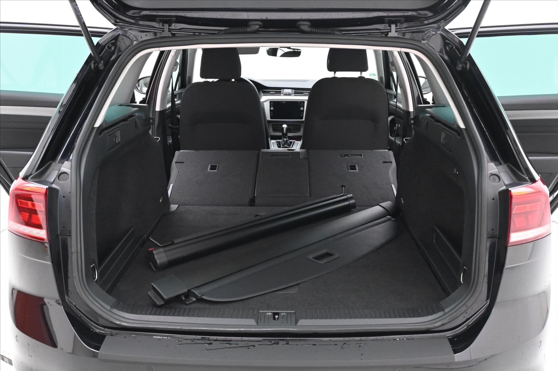 Hlavní fotografie vozu Volkswagen Passat 2,0 TDI 110 kW DSG Navi Záruka až 5 let (12)