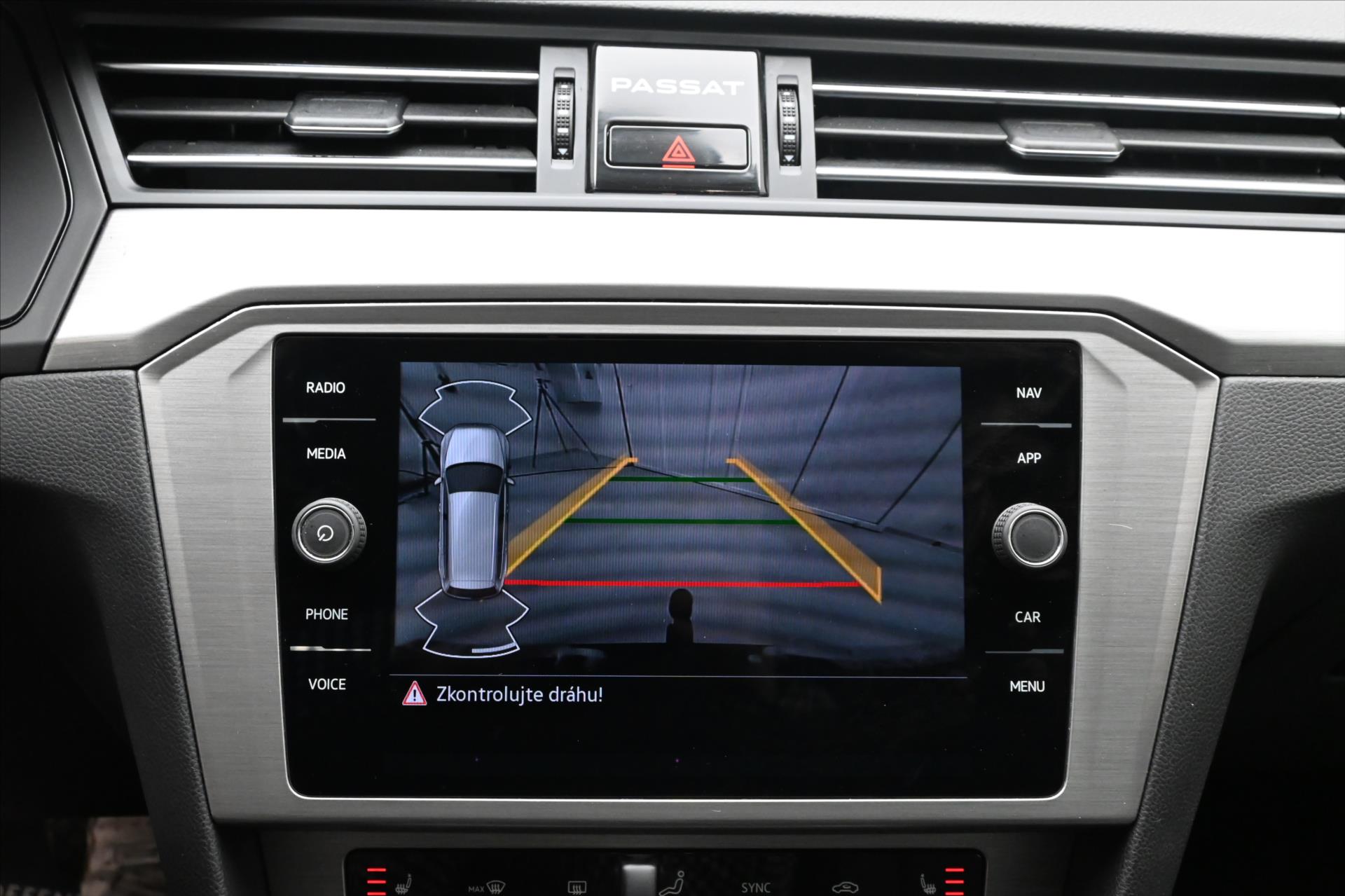 Hlavní fotografie vozu Volkswagen Passat 2,0 TDI 110 kW DSG Navi Záruka až 5 let (22)