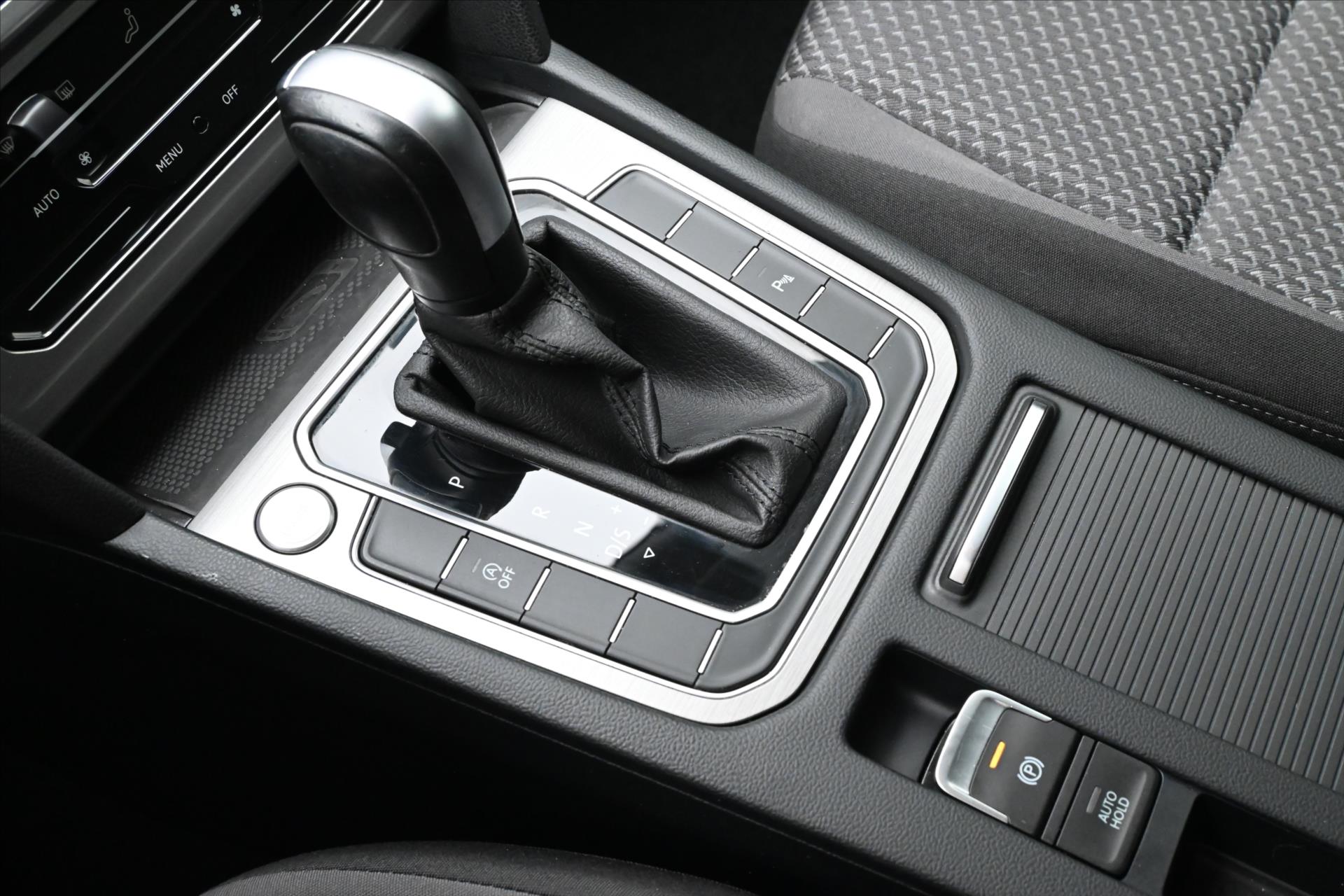 Hlavní fotografie vozu Volkswagen Passat 2,0 TDI 110 kW DSG Navi Záruka až 5 let (24)