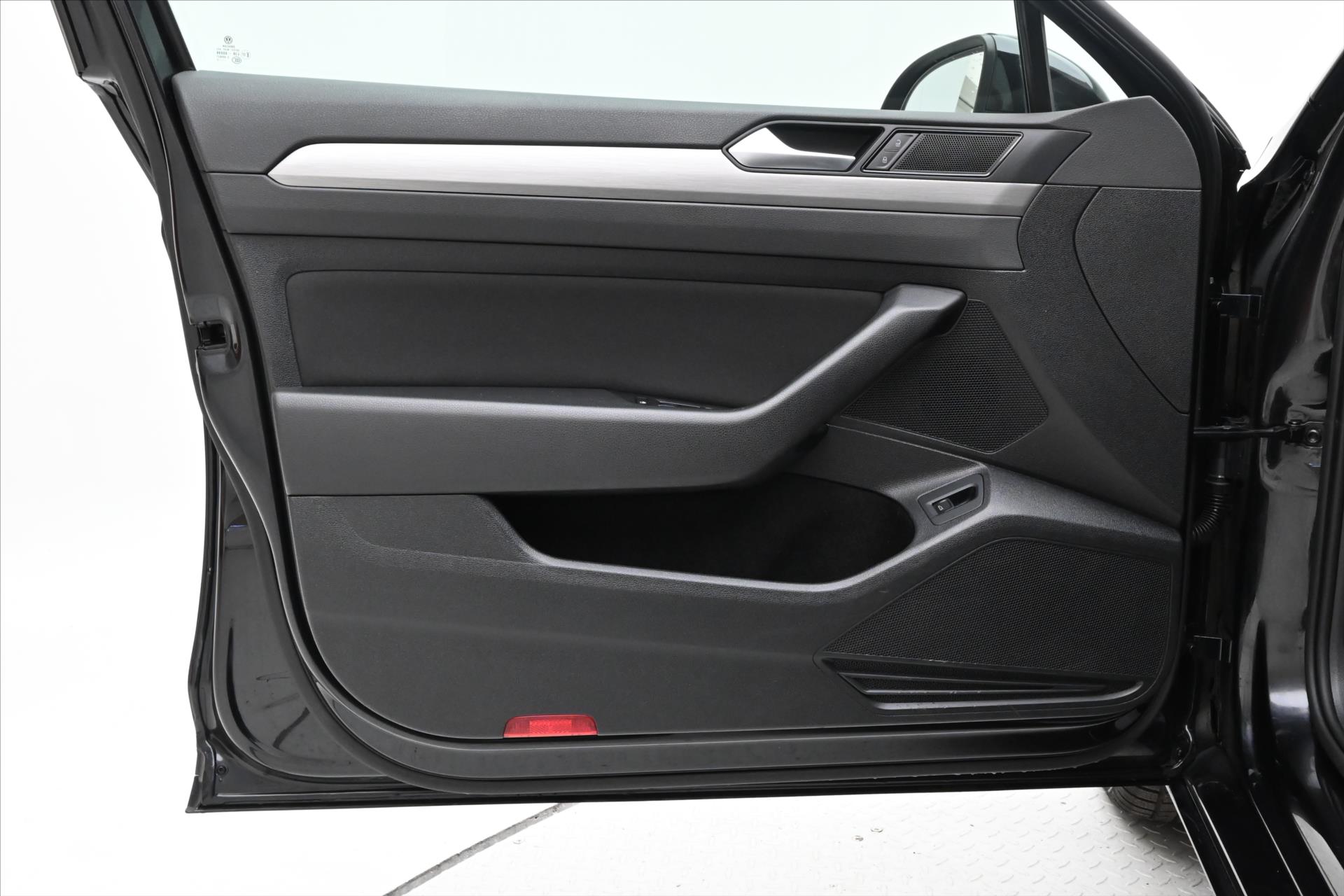 Hlavní fotografie vozu Volkswagen Passat 2,0 TDI 110 kW DSG Navi Záruka až 5 let (25)