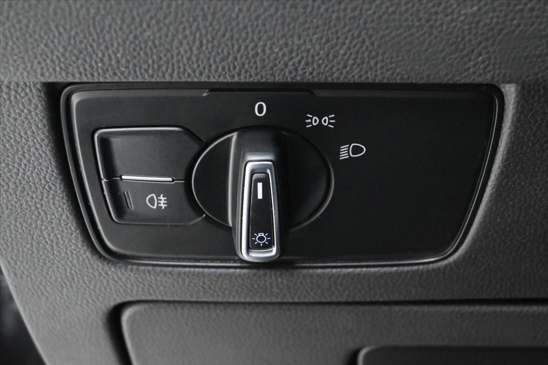 Hlavní fotografie vozu Volkswagen Passat 2,0 TDI 110 kW DSG Navi Záruka až 5 let (27)