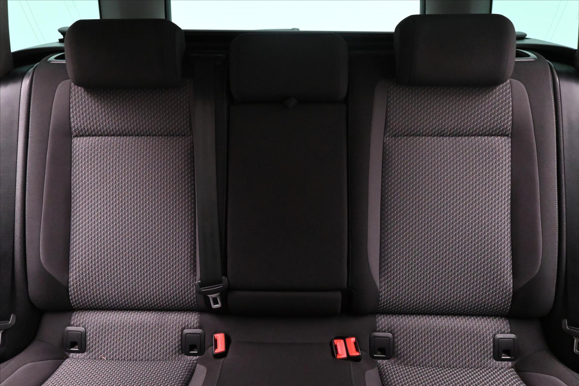 Hlavní fotografie vozu Volkswagen Passat 2,0 TDI 110 kW DSG Navi Záruka až 5 let (28)